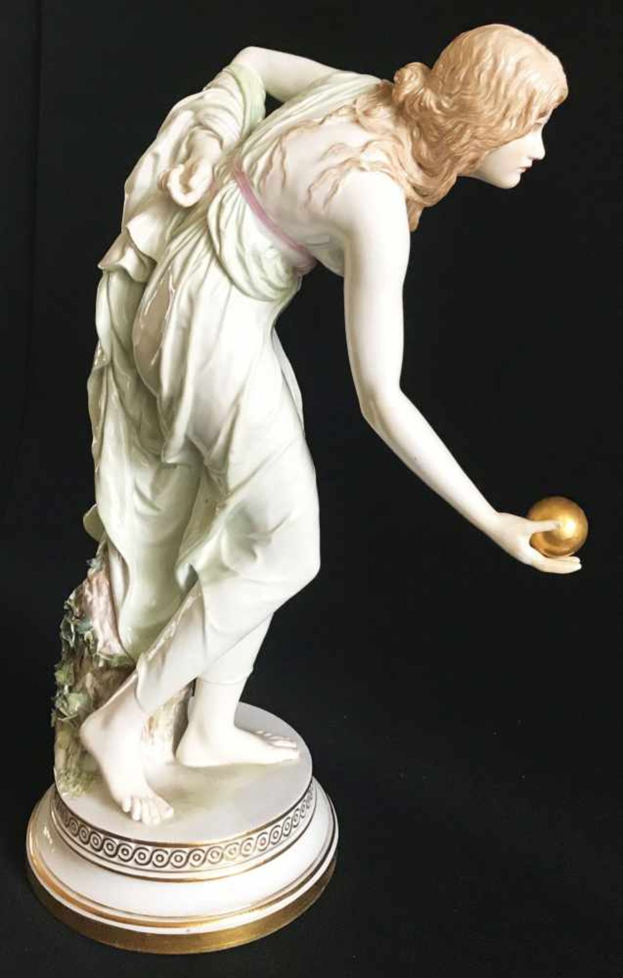 Meissen, Kugelspielerin, Porzellan. Nach dem Original von Walter Schott (1861-1938). Auf rundem - Bild 7 aus 8