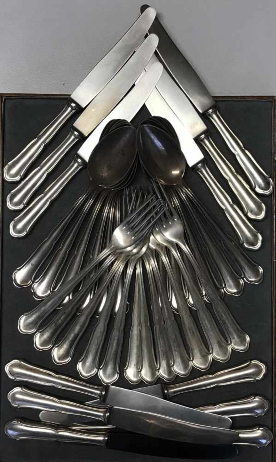 12 x Bestecke, 800er Silber, bestehend aus: 12 Gabeln, 12 Messer und 12 Esslöffel, 1088 g nur