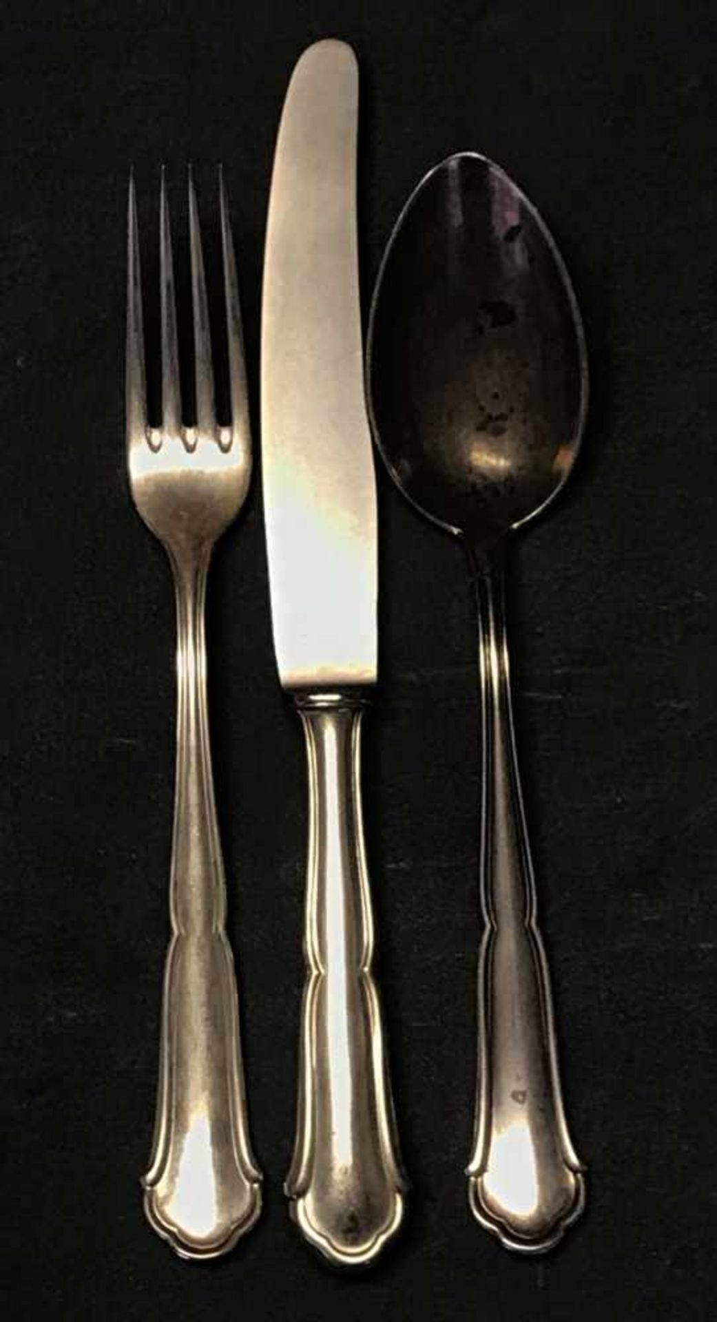 12 x Bestecke, 800er Silber, bestehend aus: 12 Gabeln, 12 Messer und 12 Esslöffel, 1088 g nur - Image 2 of 2