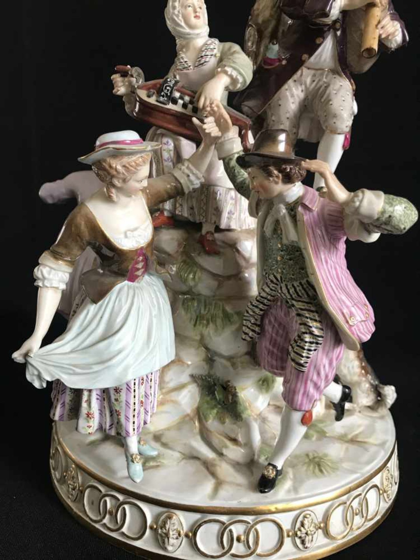 Meissen große Figurengruppe, Musikanten, Große Gärtnergruppe am Baum, Modell von Michel Victor Acier - Bild 7 aus 10