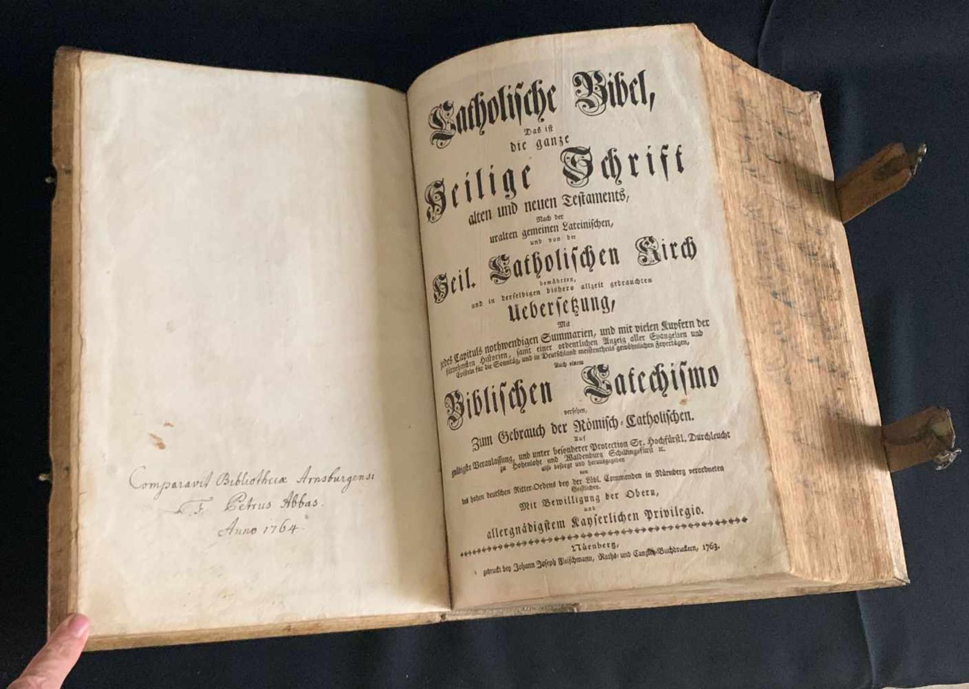 Katholische Bibel, Johann Joseph Fleischmann, Nürnberg 1763. Großformat, Ledereinband, Schließen, - Bild 4 aus 7