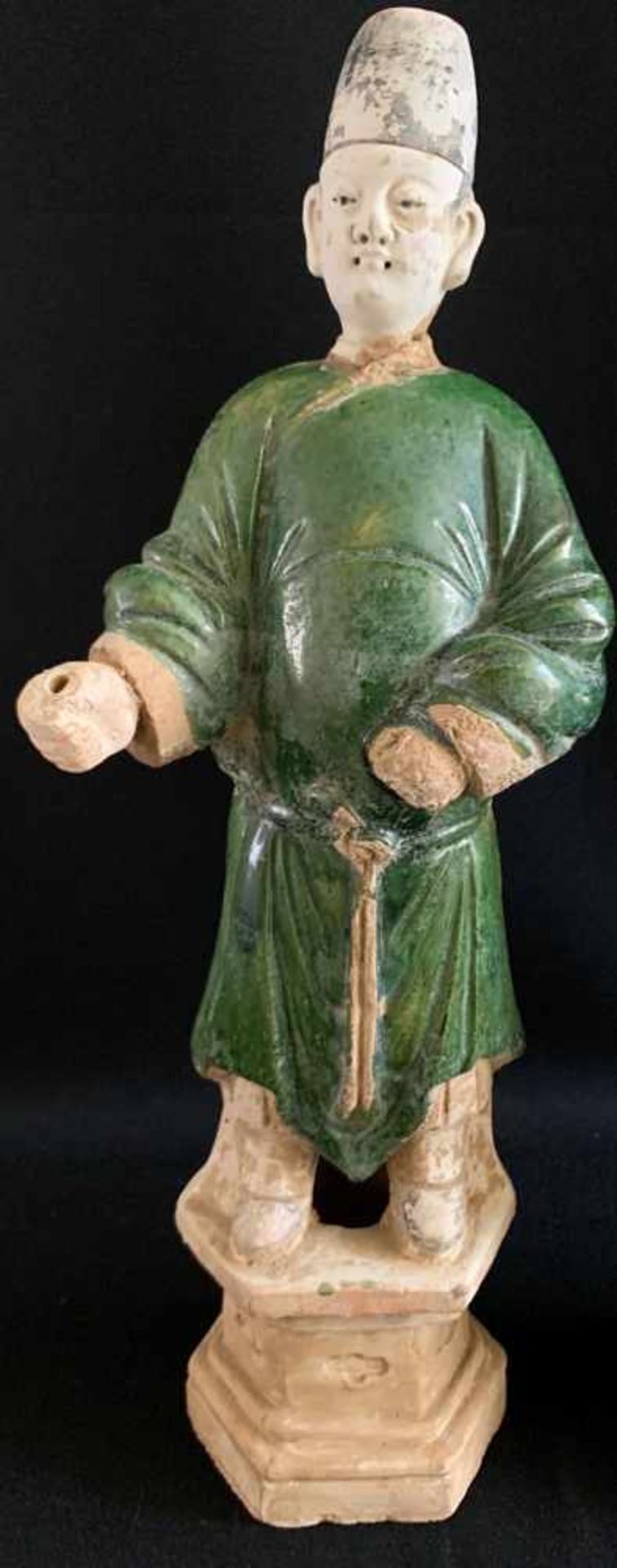 3 glasierte Tonfiguren, Begleiter, Ming Dynasty (1368 - 1644), mit unglasierten Gesichtern und - Bild 2 aus 11