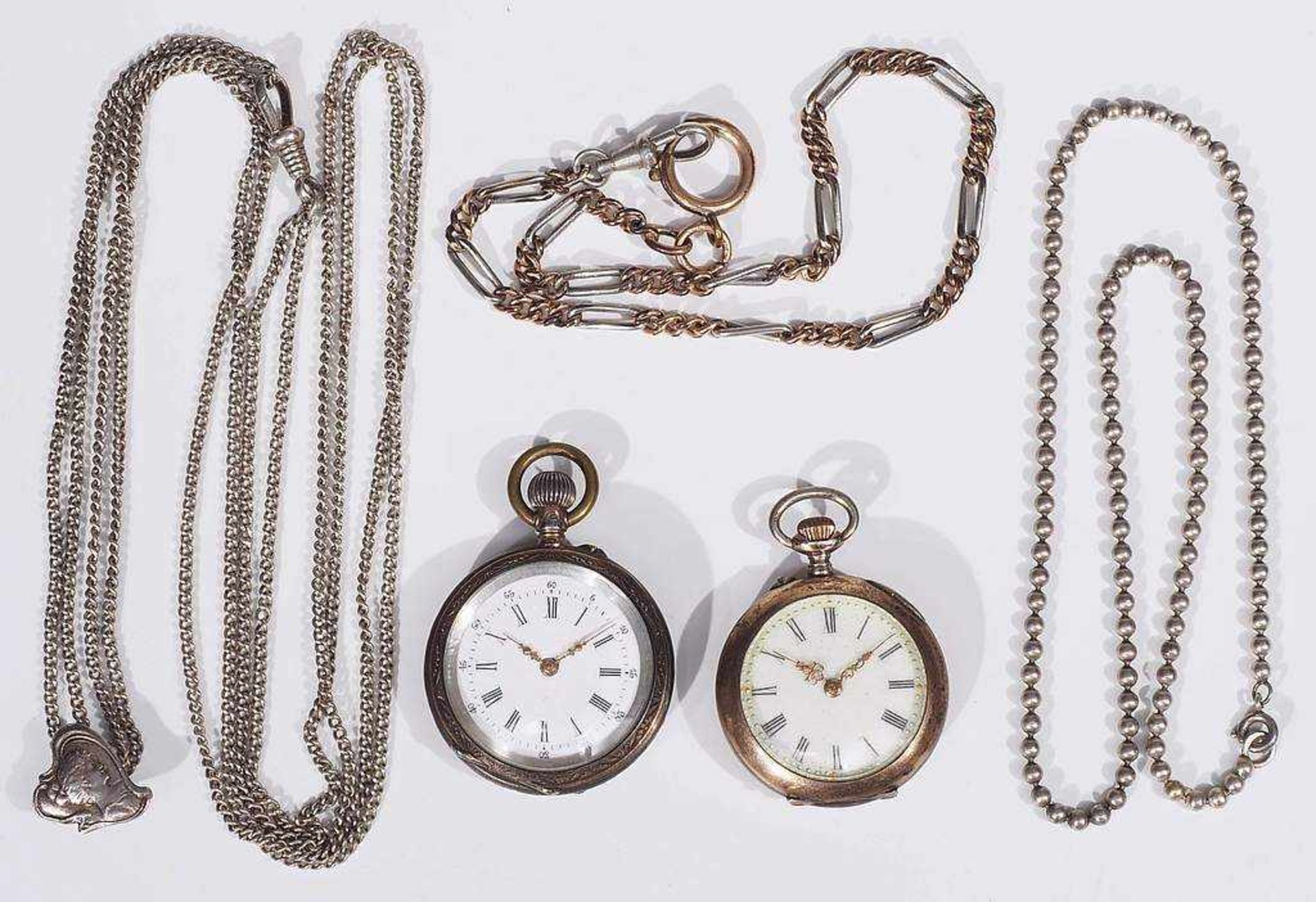Zwei Damen-Taschenuhren. Drei Uhrketten. - Image 2 of 7