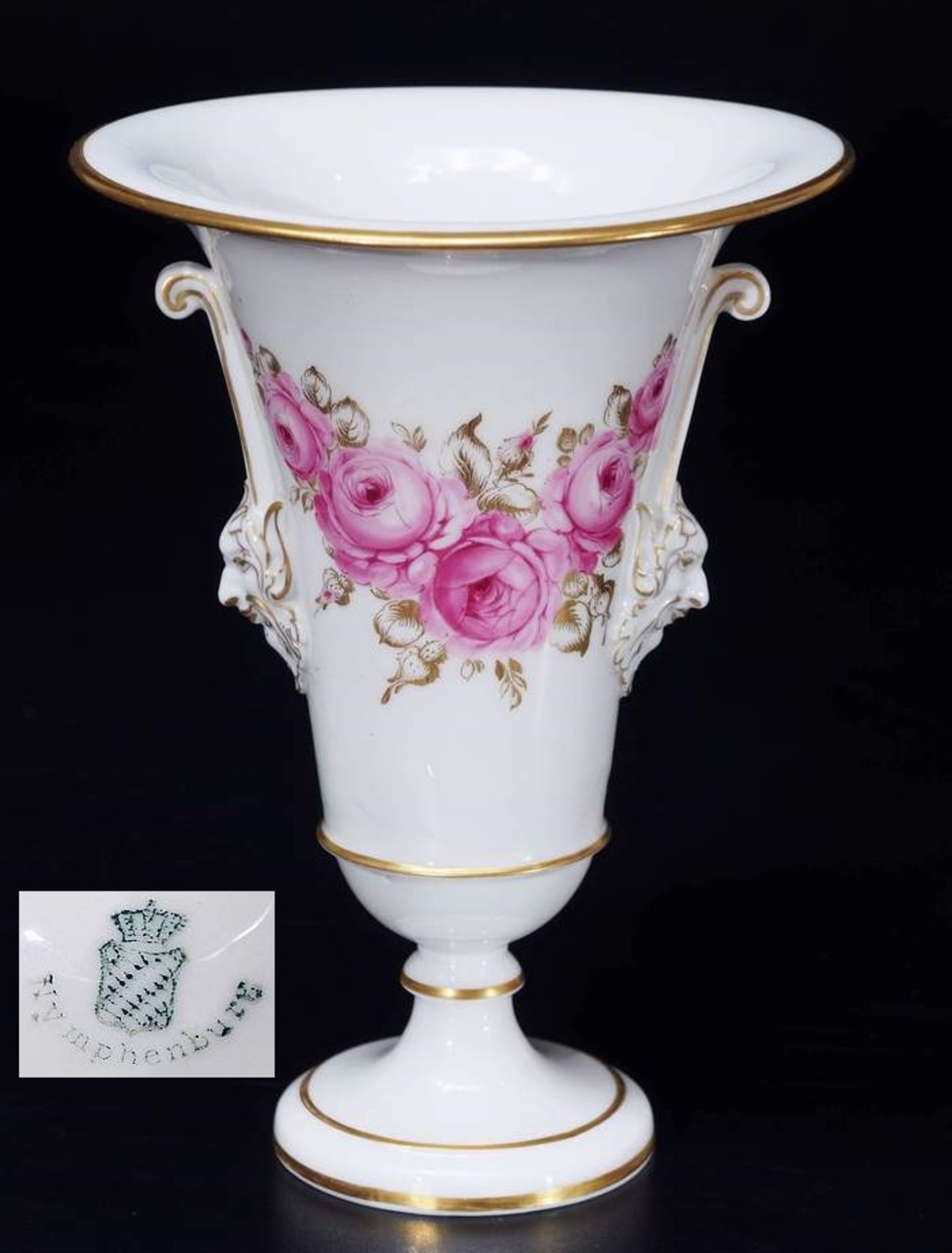 Kratervase mit Maskaron-Handhaben. NYMPHENBURG.