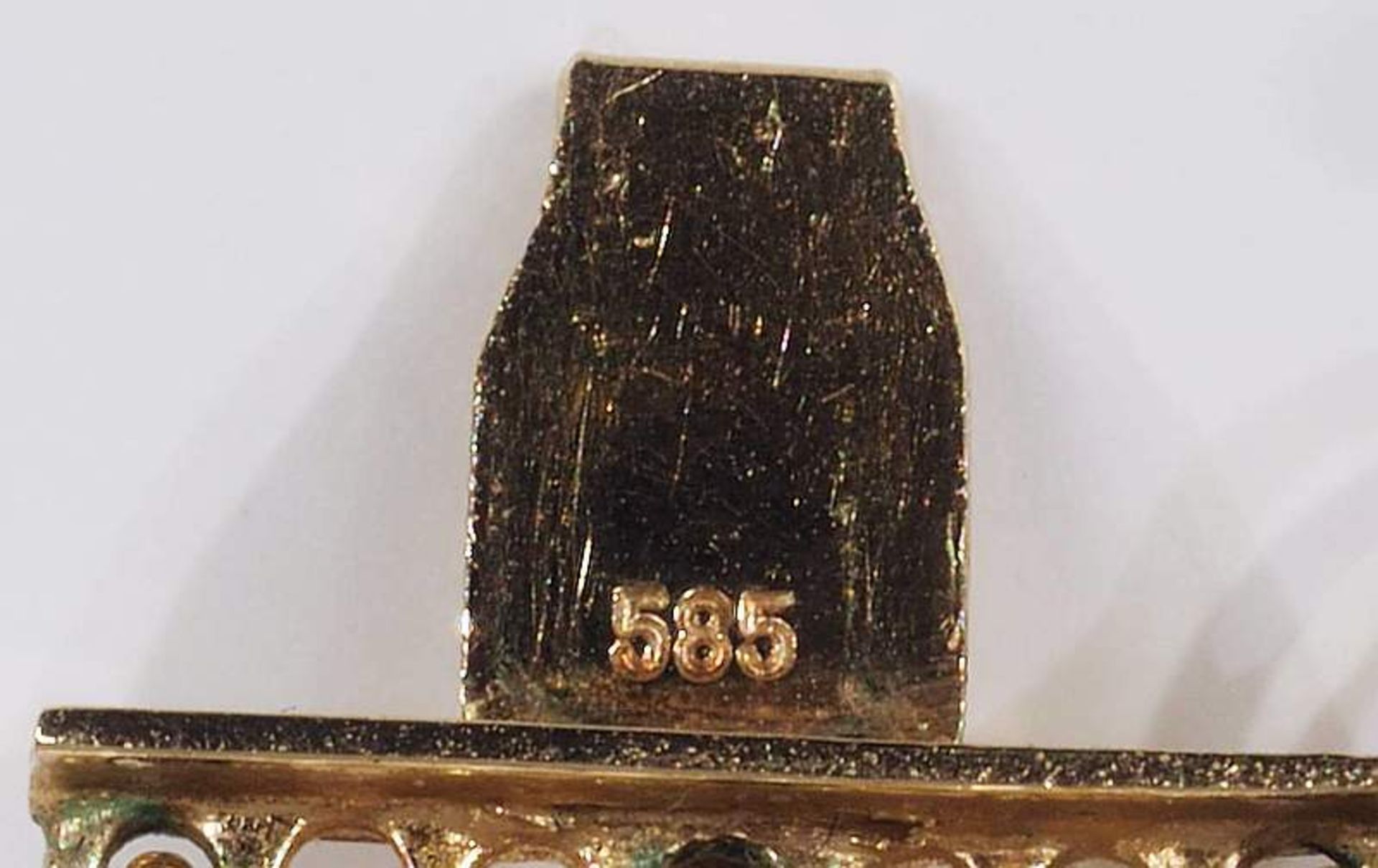 Akoya-Zucht-Perlenkette, dreireihig, 585er Gelbgold-Schmuckschließe mit Diamantbesatz.< - Image 6 of 7