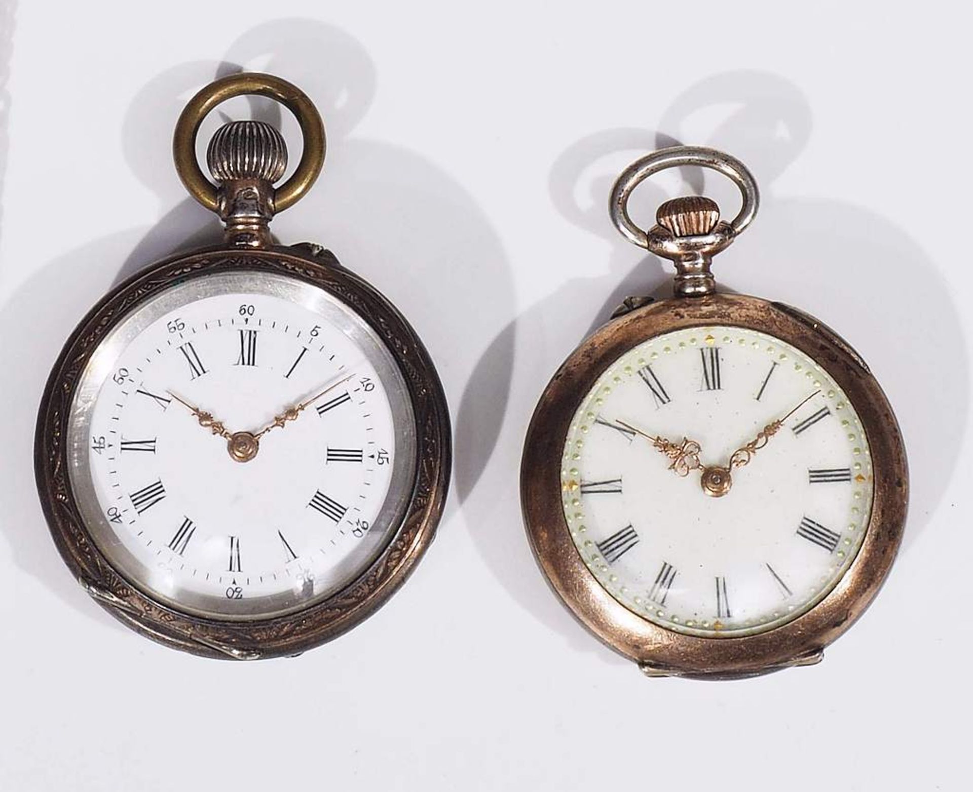 Zwei Damen-Taschenuhren. Drei Uhrketten. - Image 4 of 7