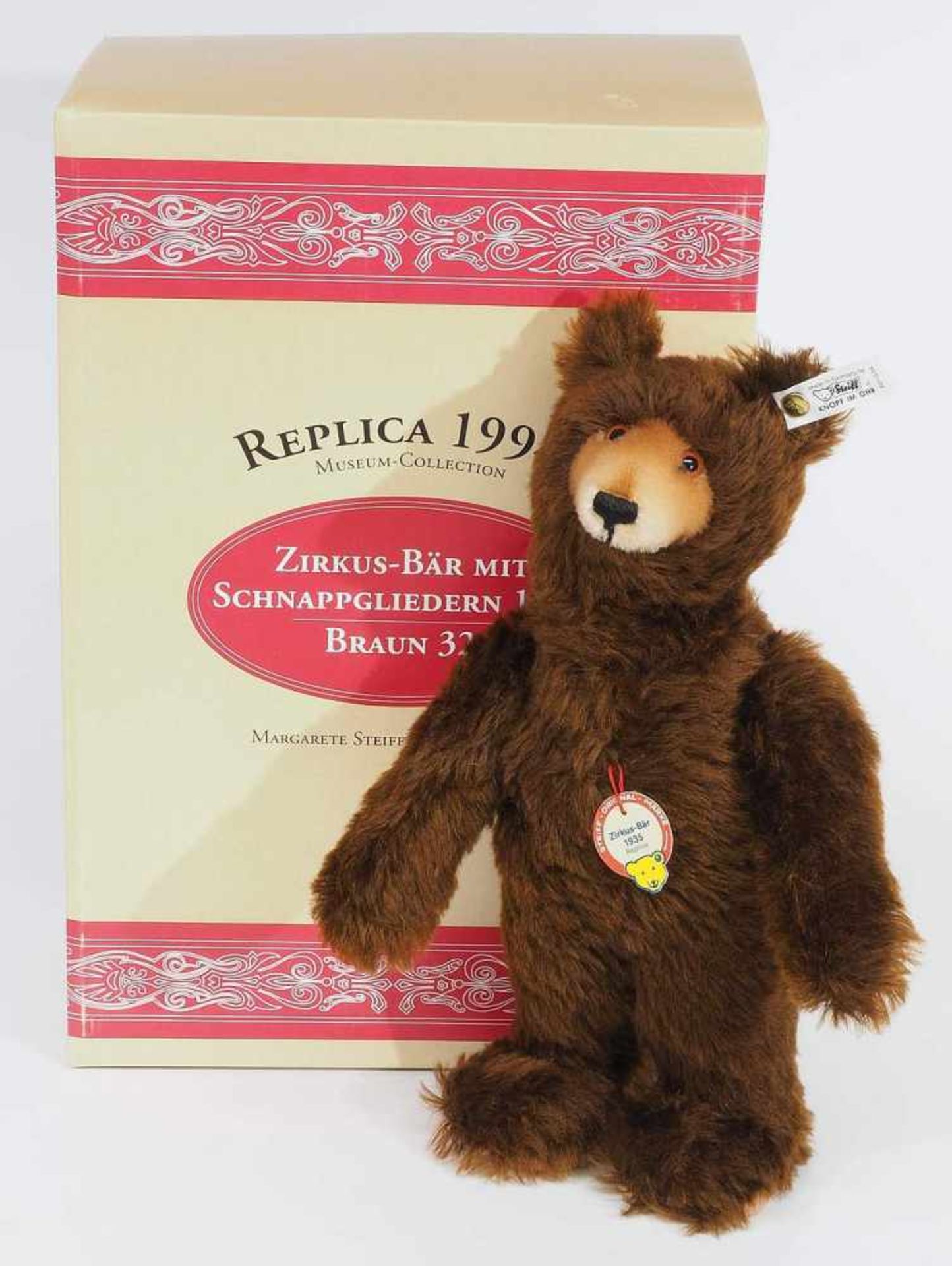 Drei Bären mit STEIFF ORIGINAL-Marke. 1). Zirkus-Bär 1935, Replic 1994, numeriert 01909. Aus - Bild 3 aus 7