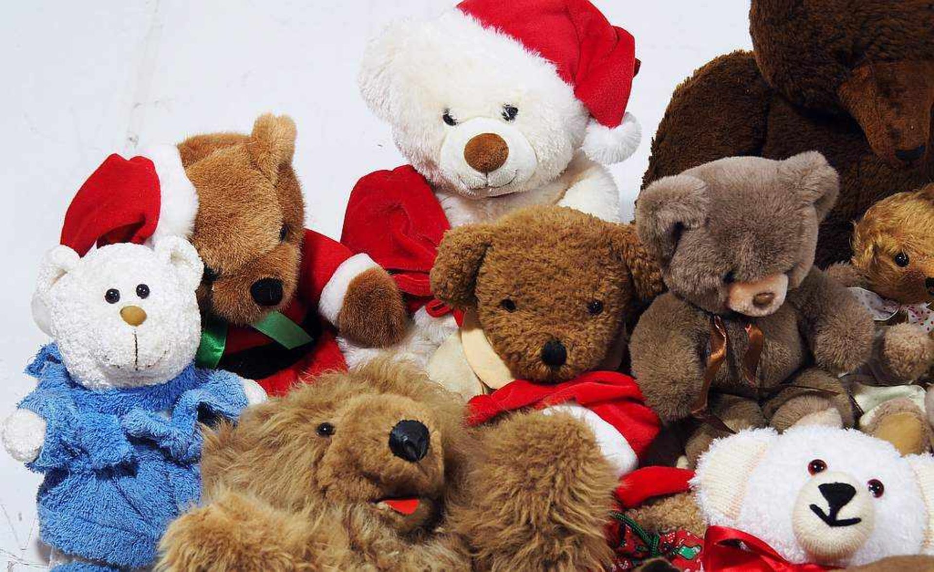 Großes bespieltes Konvolut Teddy-Bären, ohne Hersteller-Marken, insgesamt 49 Stück.Großes bespieltes - Bild 5 aus 5