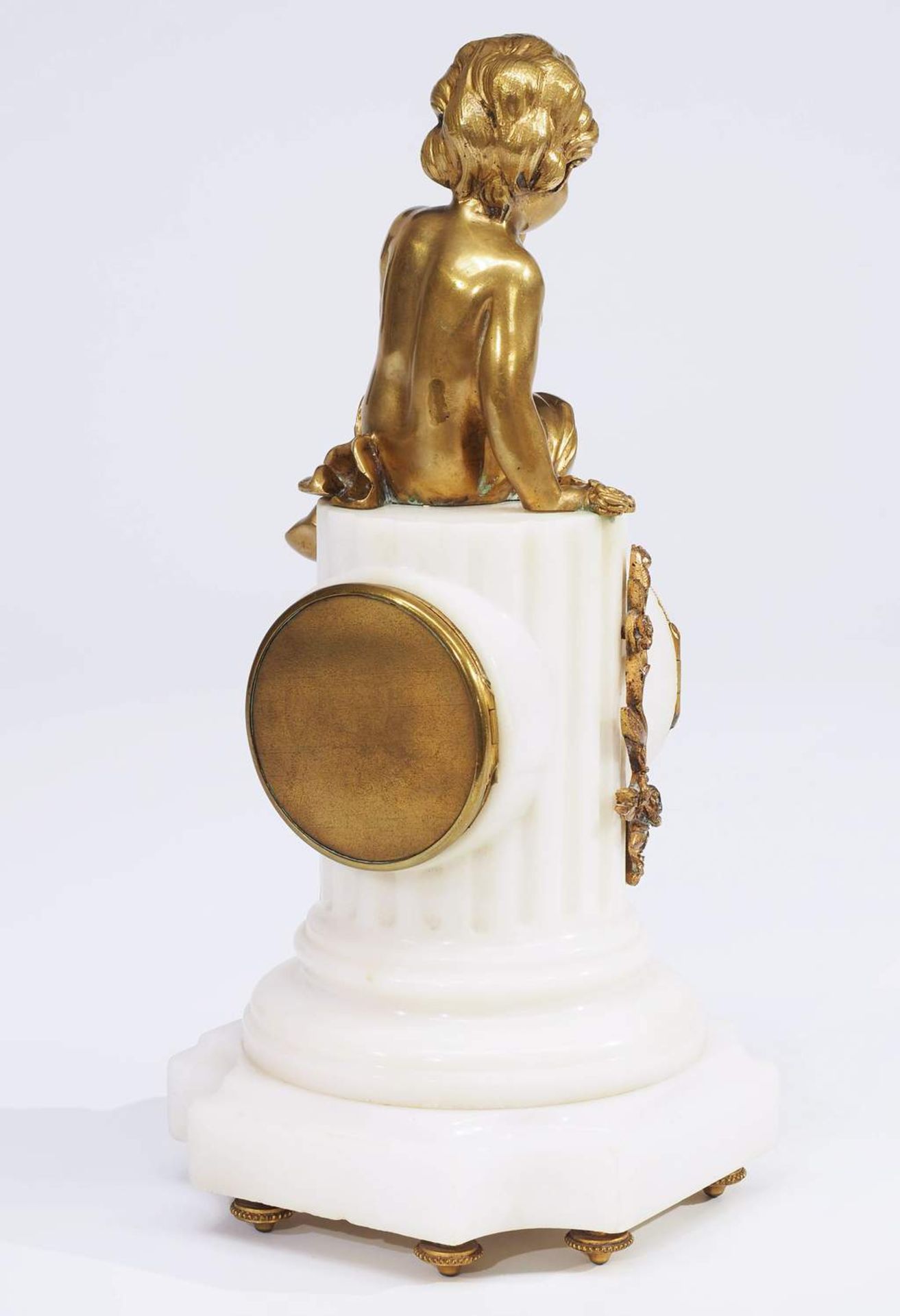 Französische Pendule.Französische Pendule. Anfang 20. Jahrhundert. Korpus aus weißem poliertem - Bild 5 aus 8
