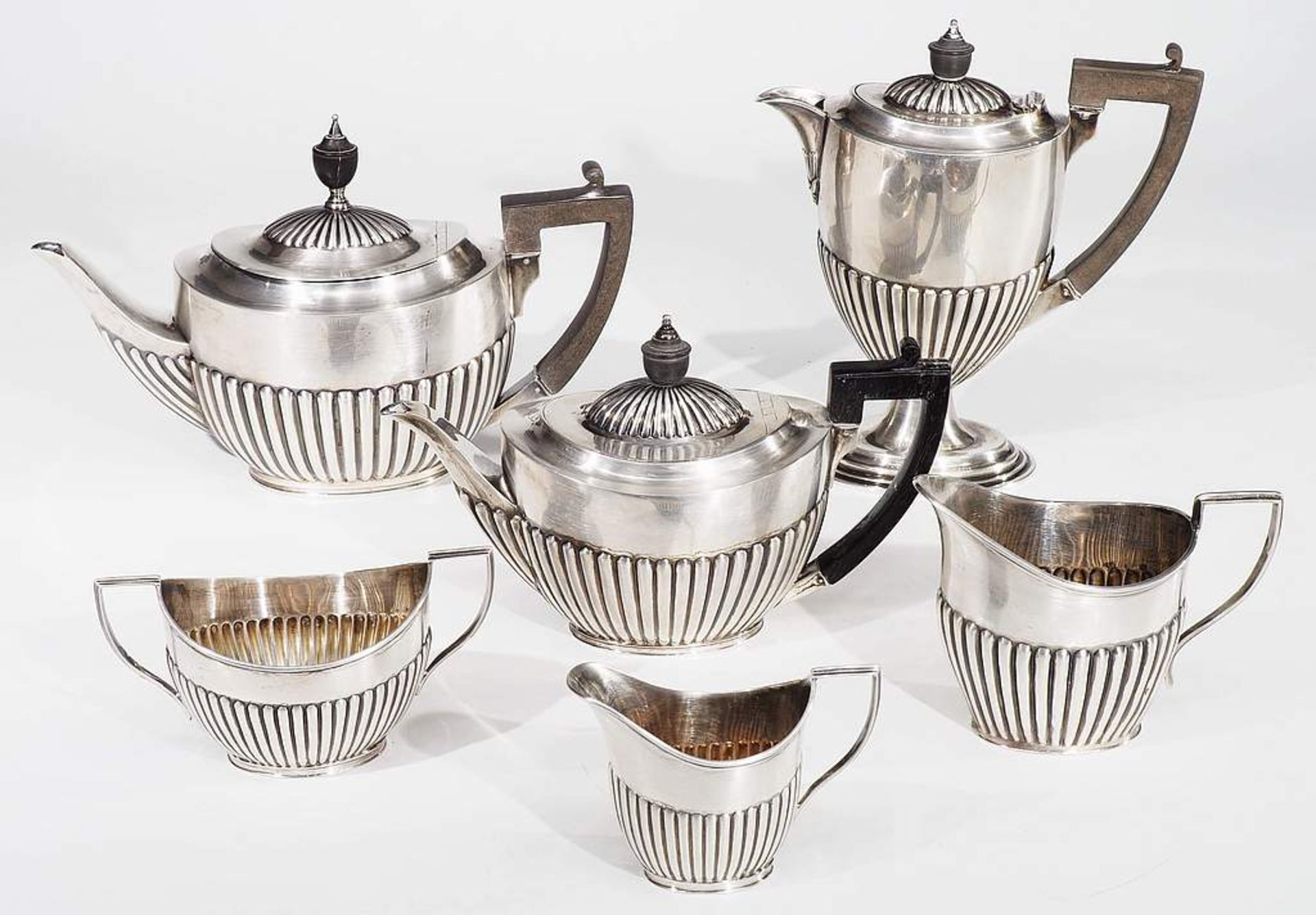 Sechsteiliges Tee- und Kaffeeservice mit Godronendekor.Sechsteiliges Tee- und Kaffeeservice mit - Bild 2 aus 7