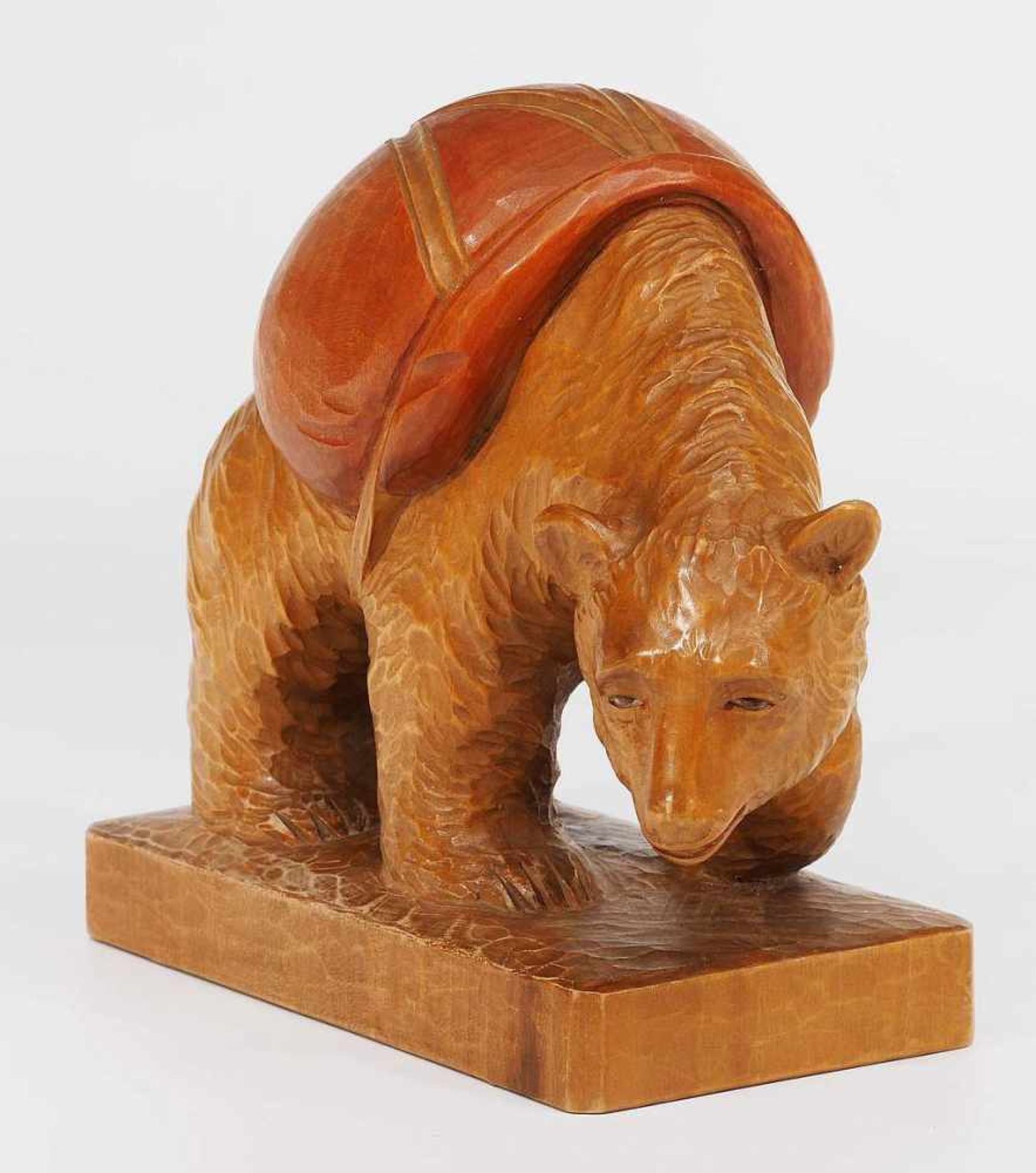 Korbiniansbär. Korbiniansbär. Holz, farbig gefaßt. Dargestellt wird ein Bär mit einem Packsattel auf - Bild 4 aus 6