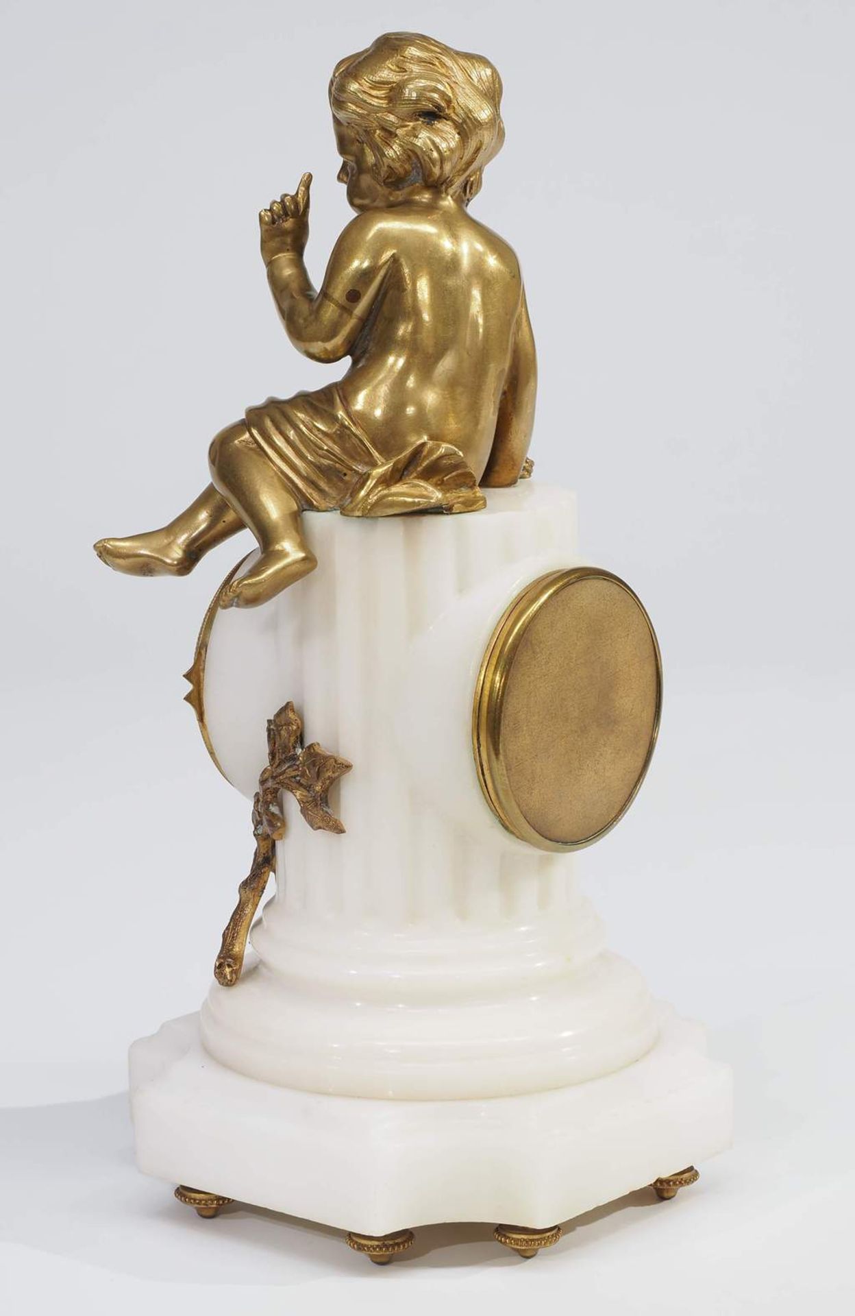 Französische Pendule.Französische Pendule. Anfang 20. Jahrhundert. Korpus aus weißem poliertem - Bild 4 aus 8