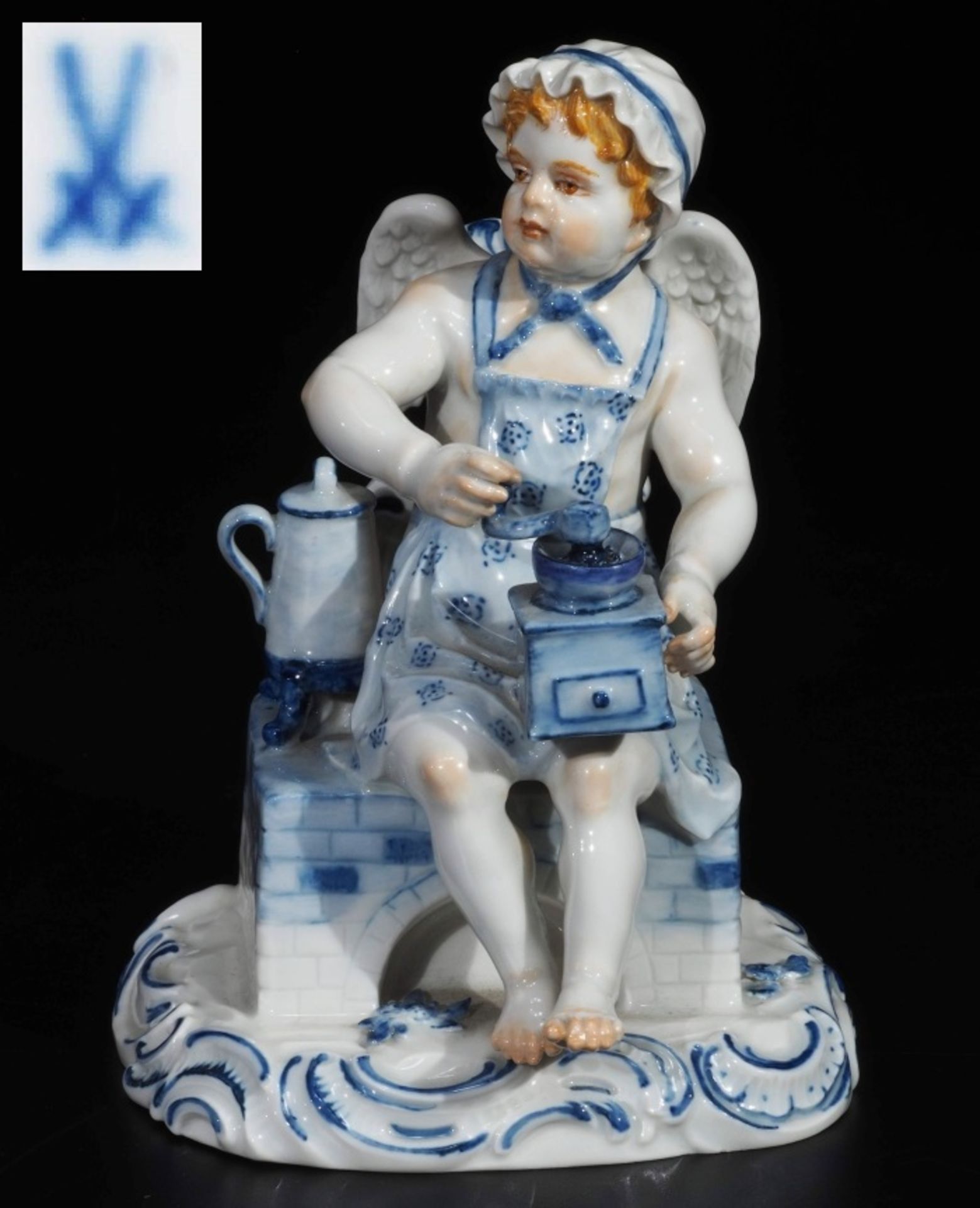 Amor mit Kaffeemühle. Amor mit Kaffeemühle. MEISSEN 1983, 1. Wahl. Modellnummer 73048. ModellAmor