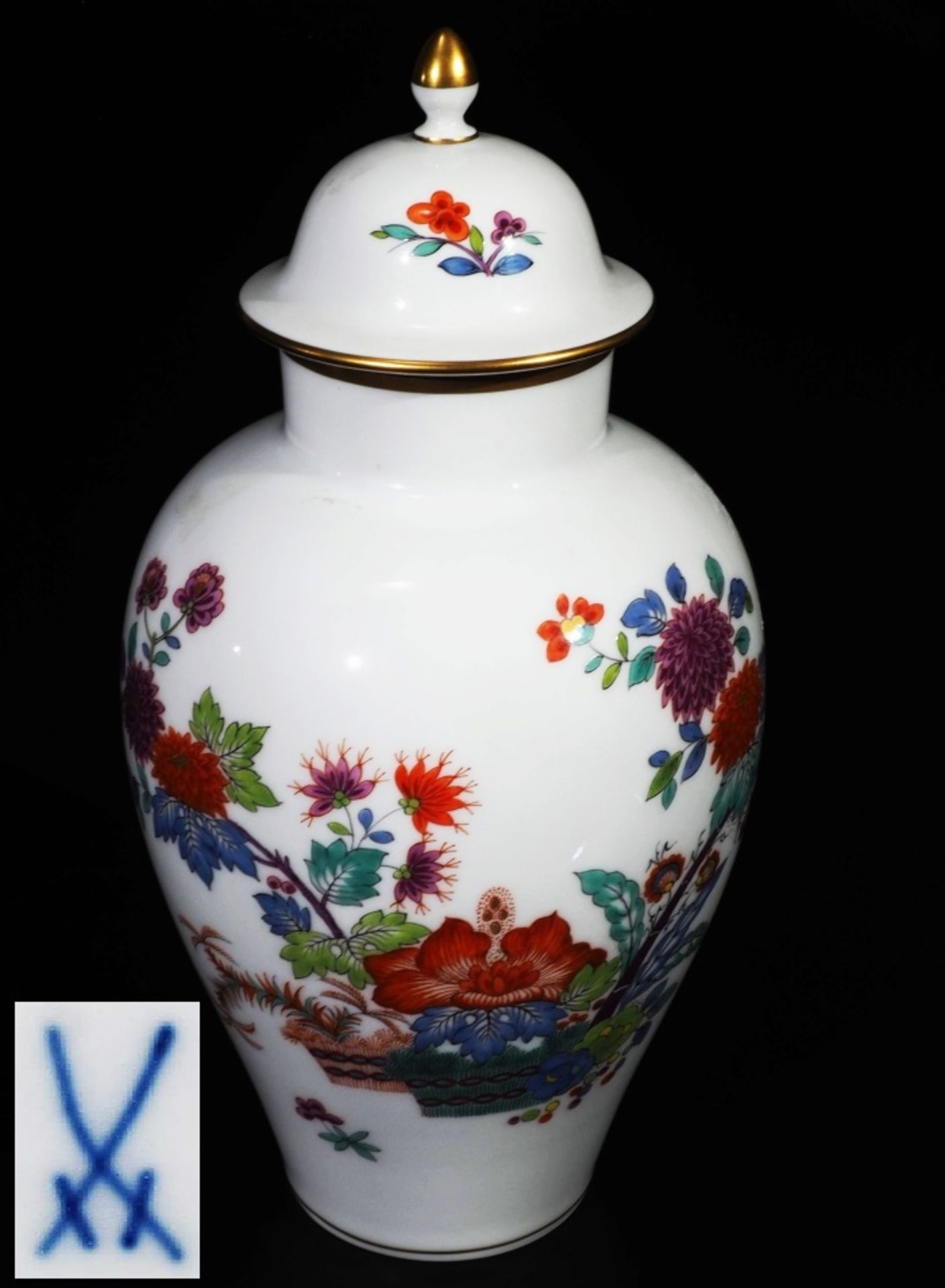 Deckelvase. MEISSEN 1972 - 1980, 1. Wahl. Deckelvase MEISSEN 1972 - 1980, 1. Wahl. Ovoide Form