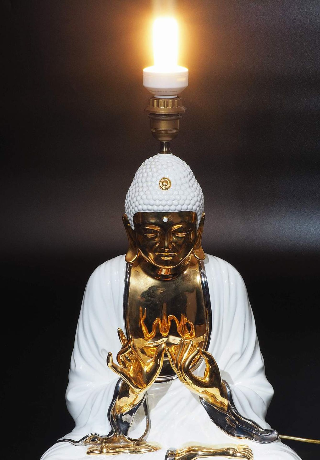 Figürliche Lampe "Buddha". Figürliche Lampe "Buddha". 20. Jahrhundert. Keramik, weiß glasiert, - Bild 5 aus 9
