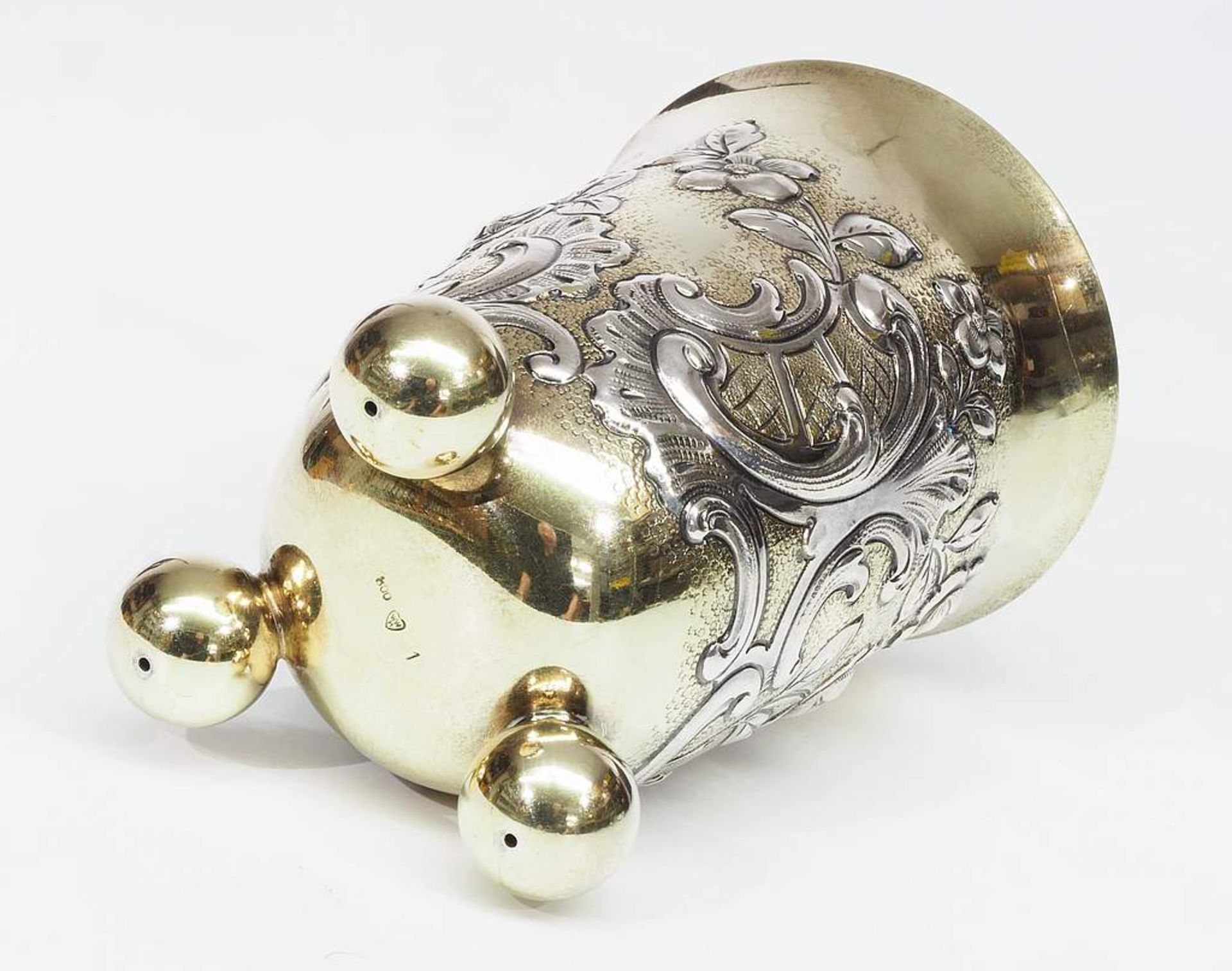 Kugelbecher. Kugelbecher, 800er Silber vergoldet. Becher in Glockenform auf drei Kugelfüssen, - Image 5 of 6