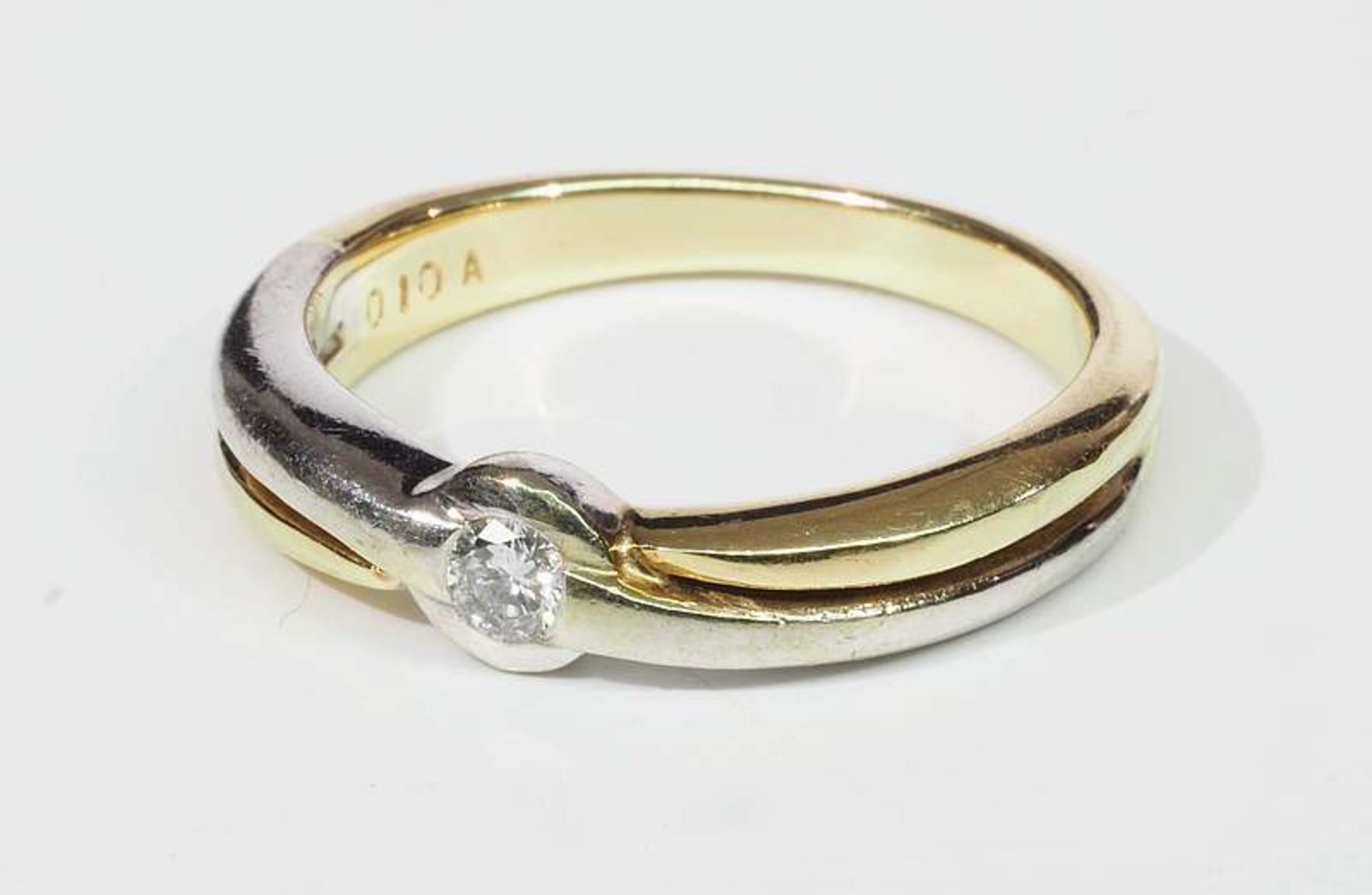 Damenring.Damenring, 585er Gelb-und Weißgold, besetzt mit einem Brillanten von ca,. 0,10 ct. H/si ( - Bild 3 aus 5