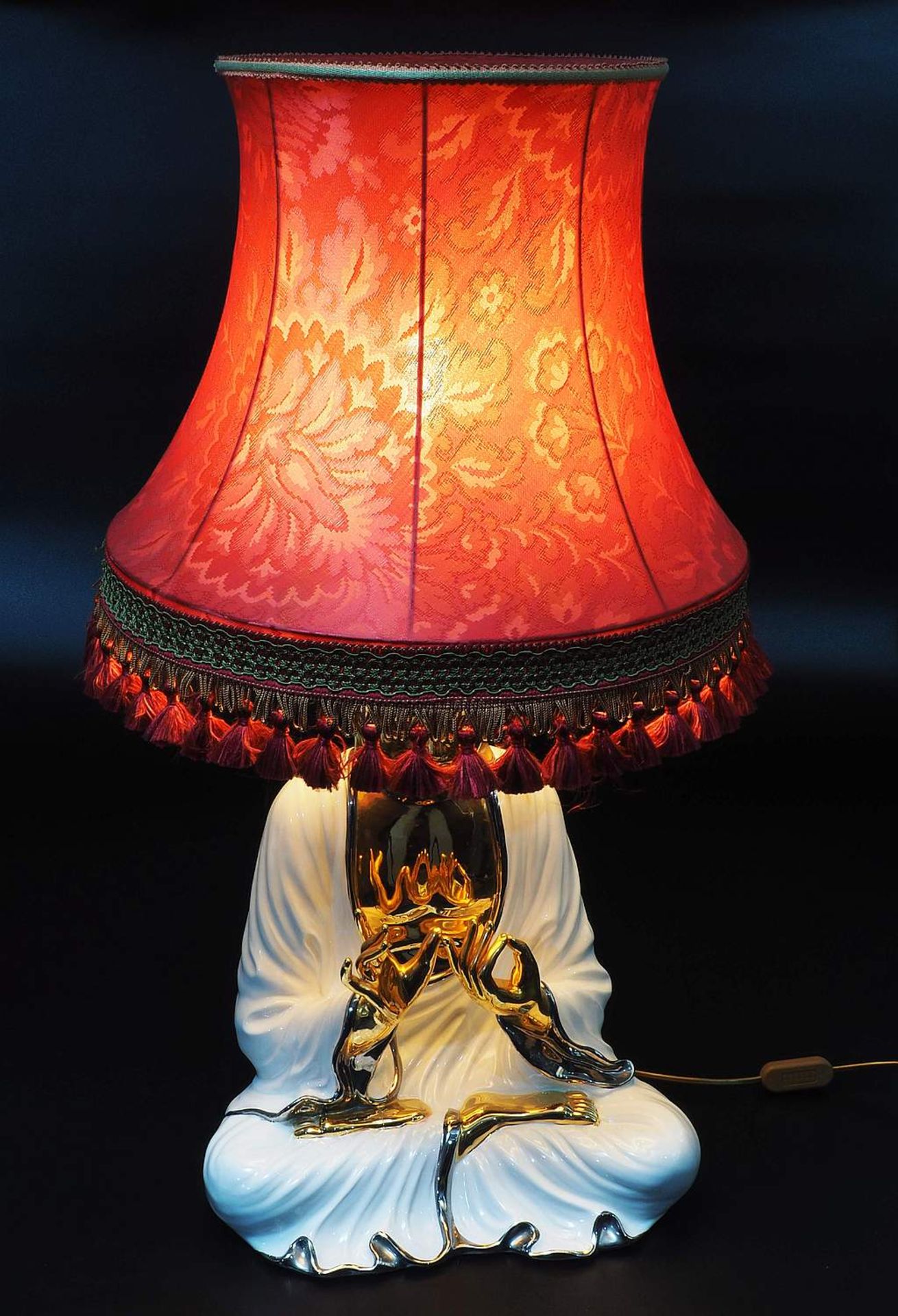 Figürliche Lampe "Buddha". Figürliche Lampe "Buddha". 20. Jahrhundert. Keramik, weiß glasiert, - Bild 2 aus 9