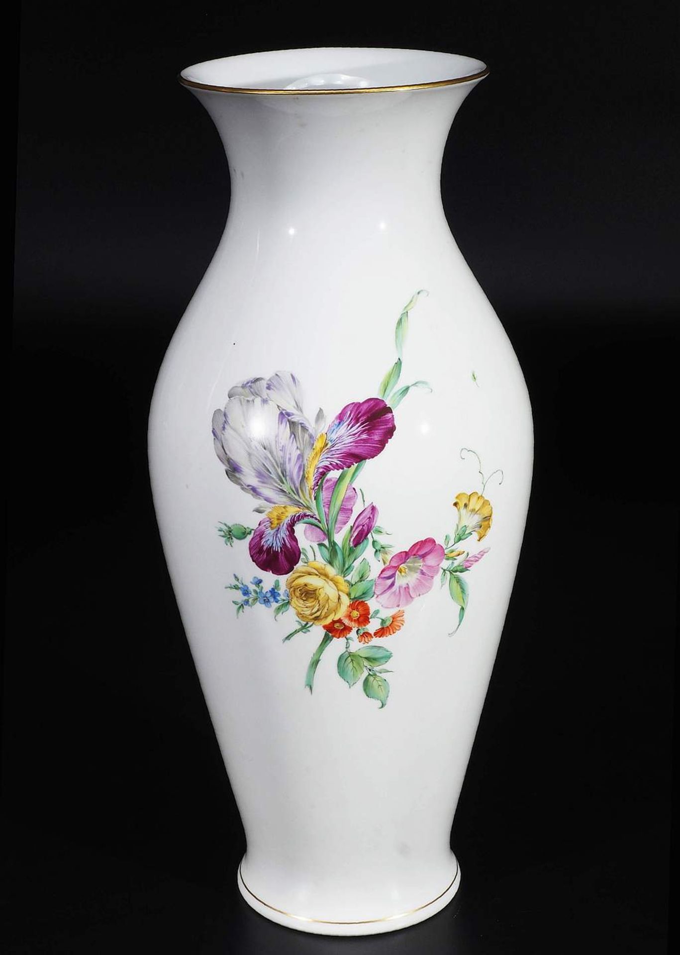 Vase. KPM Berlin. Vase. KPM Berlin. Ovoide Form, farbige Bemalung beidseits mit Blumenbukett - Bild 2 aus 5