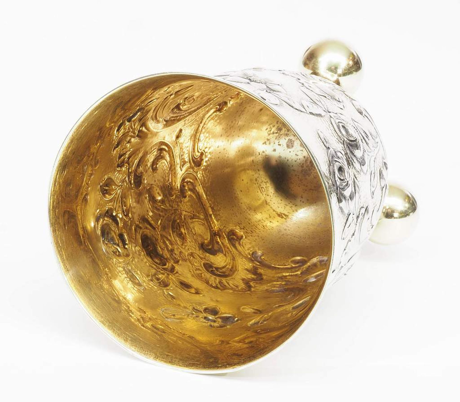 Kugelbecher. Kugelbecher, 800er Silber vergoldet. Becher in Glockenform auf drei Kugelfüssen, - Image 4 of 6