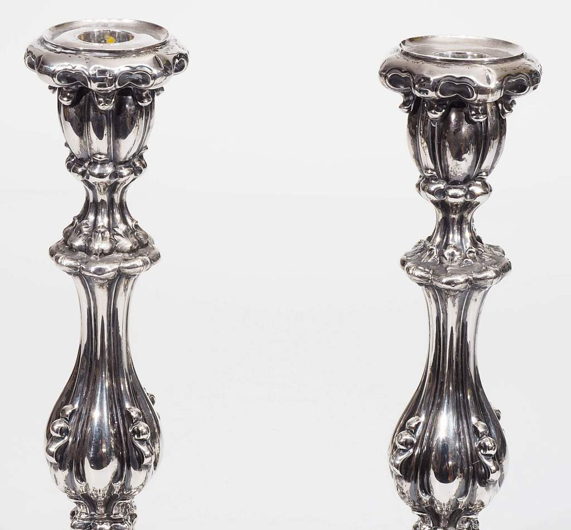 Paar Kerzenleuchter im barocken Stil, je einflammig.Paar Kerzenleuchter im barocken Stil, jePaar - Image 3 of 5