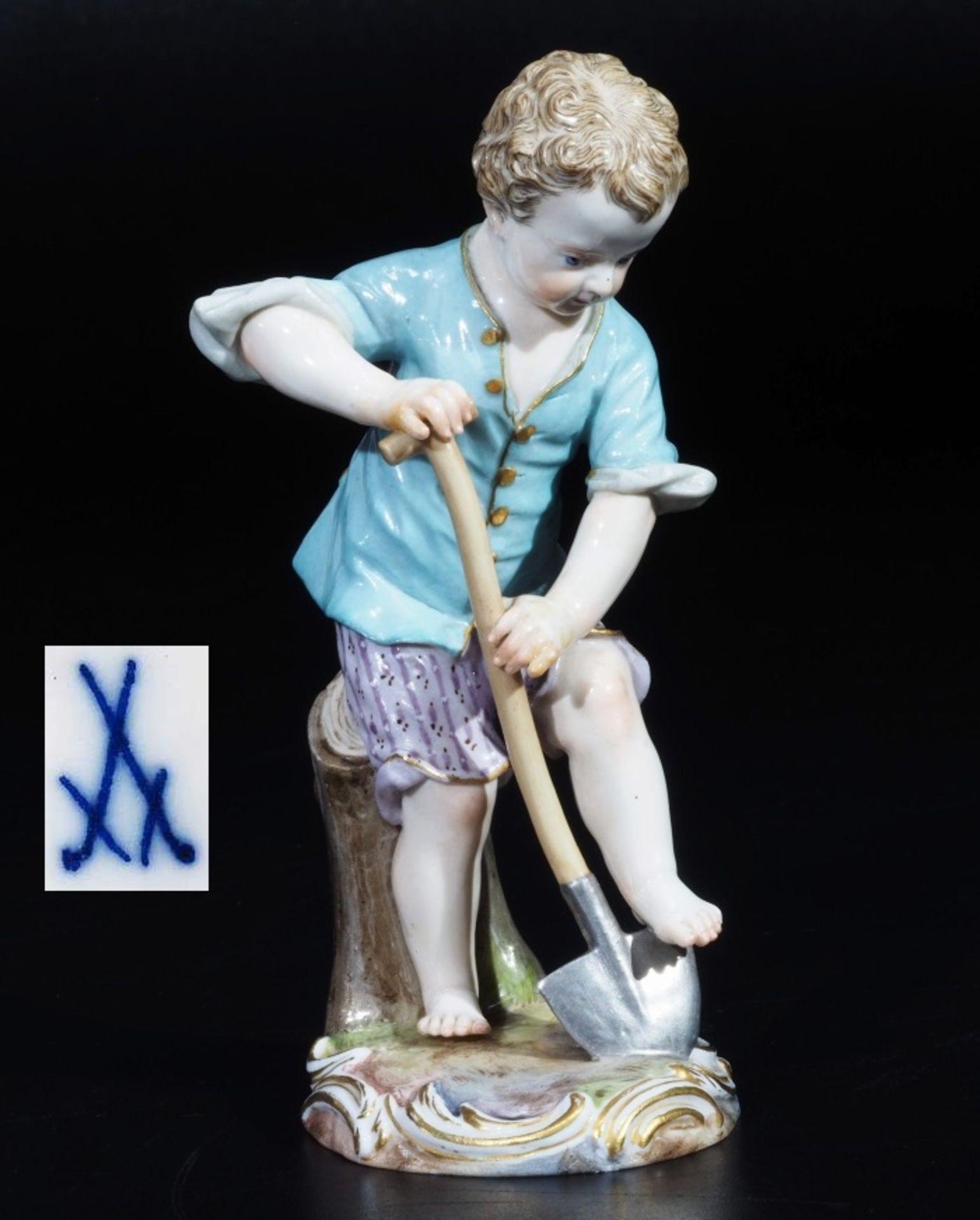 Gärtnerkind "Knabe mit Spaten". Gärtnerkind "Knabe mit Spaten". MEISSEN um 1900, 1. Wahl.Gärtnerkind