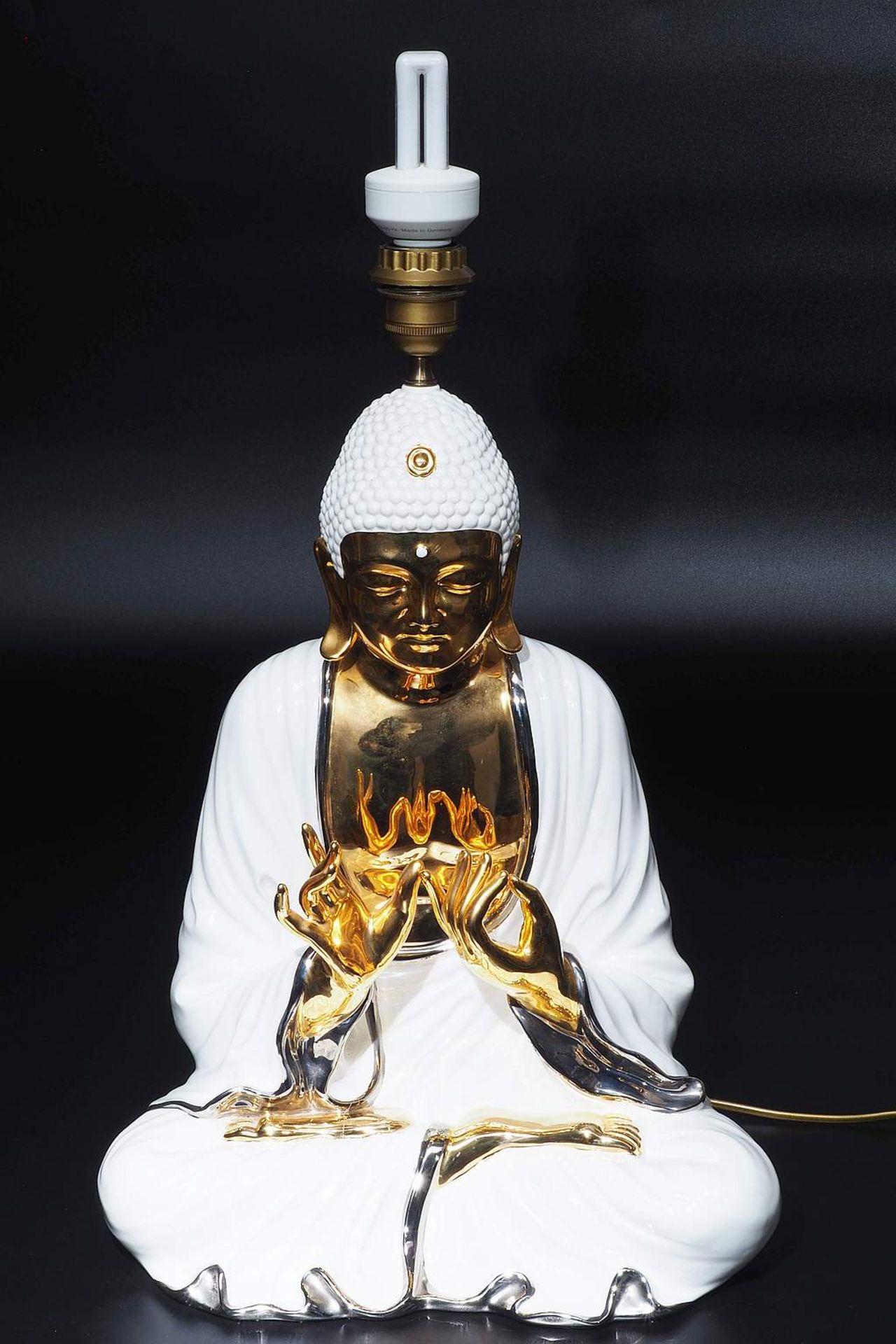 Figürliche Lampe "Buddha". Figürliche Lampe "Buddha". 20. Jahrhundert. Keramik, weiß glasiert, - Bild 4 aus 9