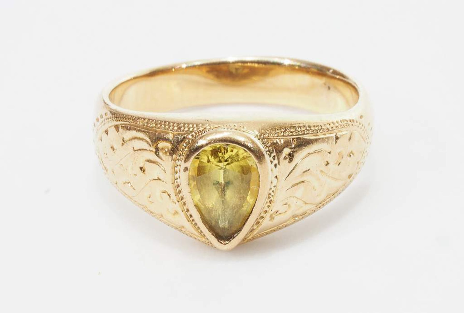 Ring mit herzförmigem Peridot. 585er Gelbgold, Ringgrö9e 49. Gewicht ca. 3,5 Gramm. - Bild 3 aus 5