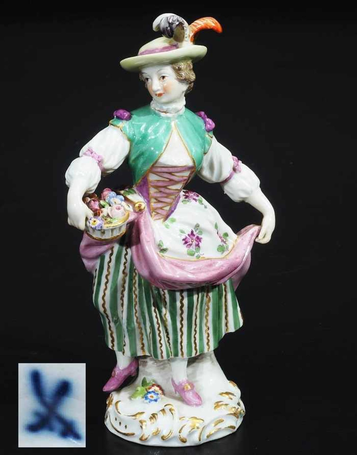 Gärtnerkind mit Blumenkorb. MEISSEN um 1900, 1. Wahl. Modell Johann Joachim Kaendler,