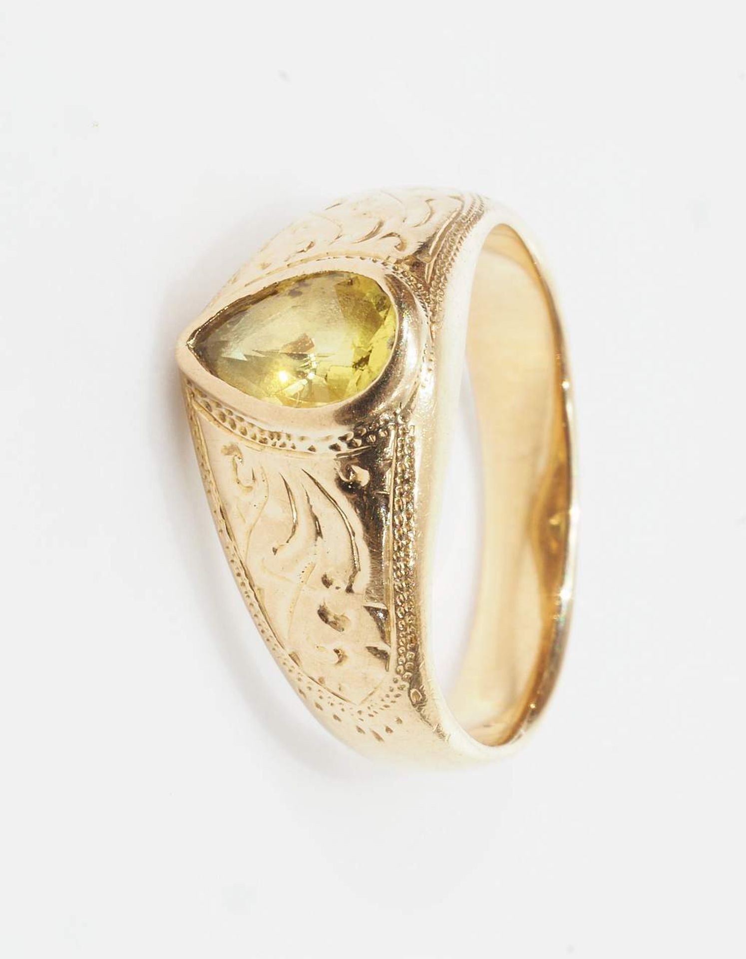 Ring mit herzförmigem Peridot. 585er Gelbgold, Ringgrö9e 49. Gewicht ca. 3,5 Gramm. - Bild 2 aus 5