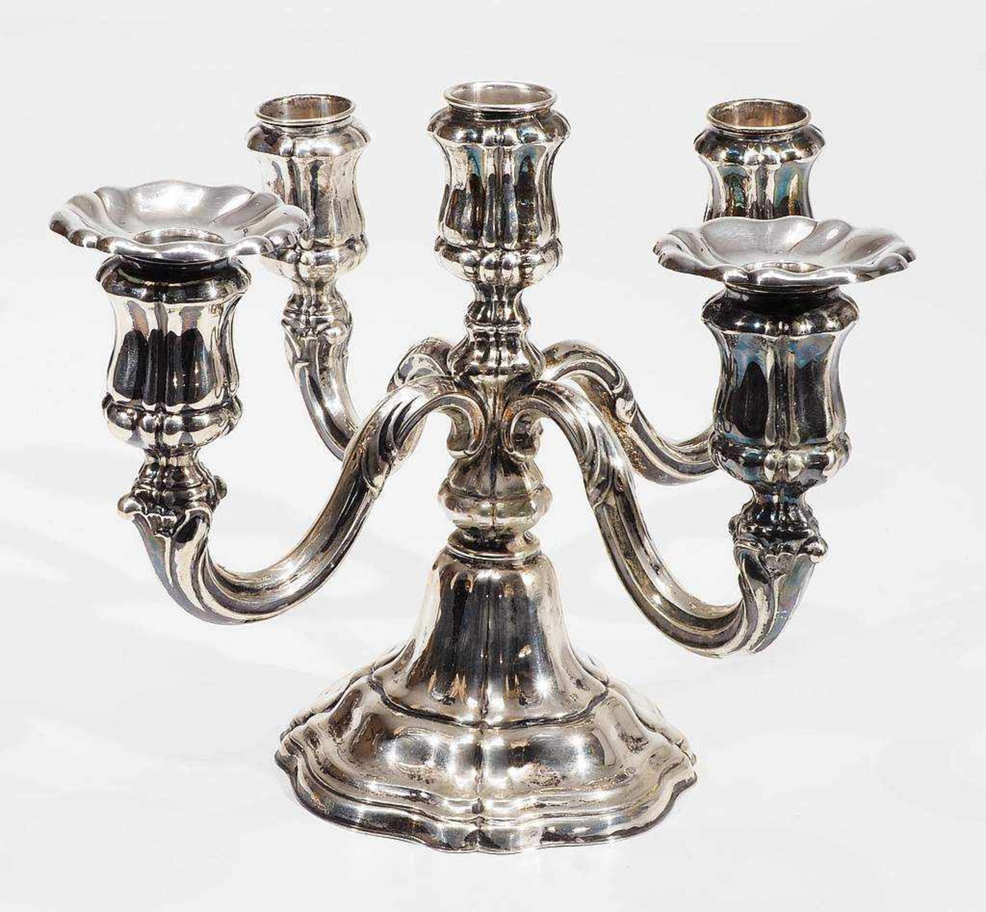Kerzenleuchter, 5-flammig. 800er Silber. Über geschweiftem runden Stand gegliederte Balusterschaft - Bild 4 aus 5