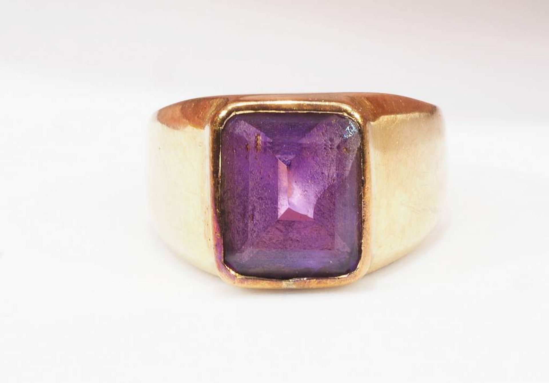 Ring mit Amethyst. 585er Gelbgold, Ringgröße 43, Gewicht ca. 4,3 Gramm - Bild 5 aus 6