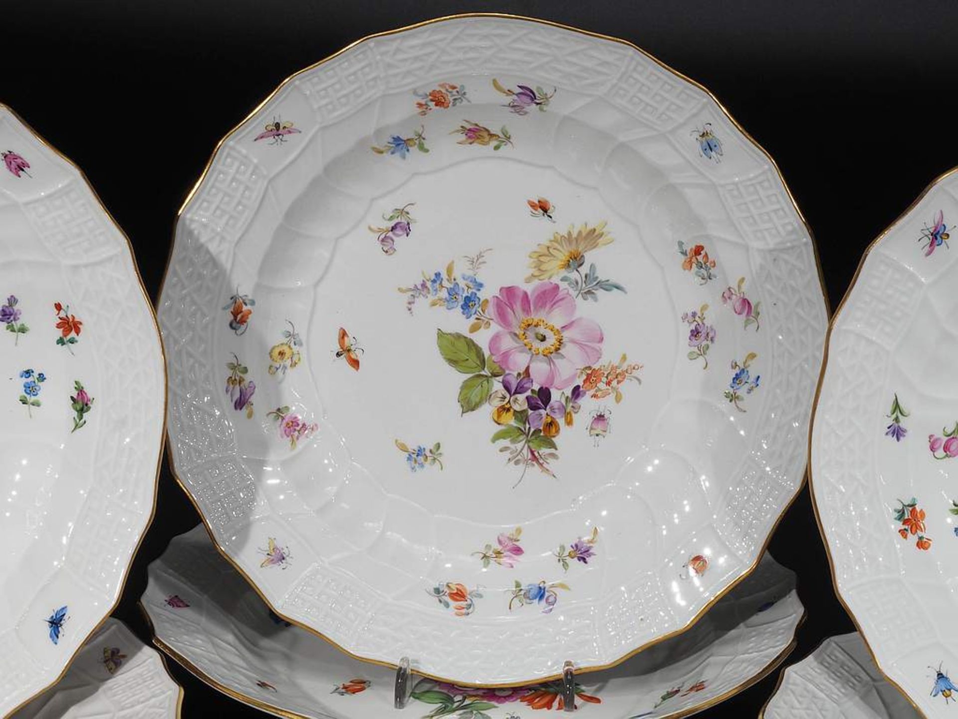 Speiseteller, 6er Satz. MEISSEN um 1860, 1. Wahl. Reliefzierat "Neubrandenstein". Farbige - Bild 3 aus 6