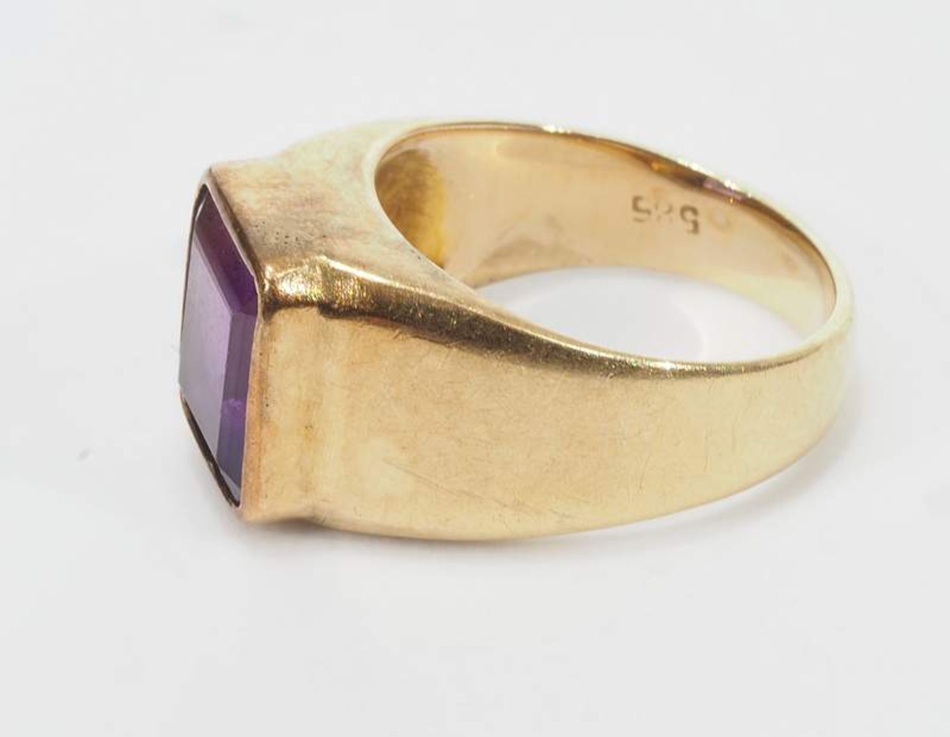 Ring mit Amethyst. 585er Gelbgold, Ringgröße 43, Gewicht ca. 4,3 Gramm - Bild 4 aus 6