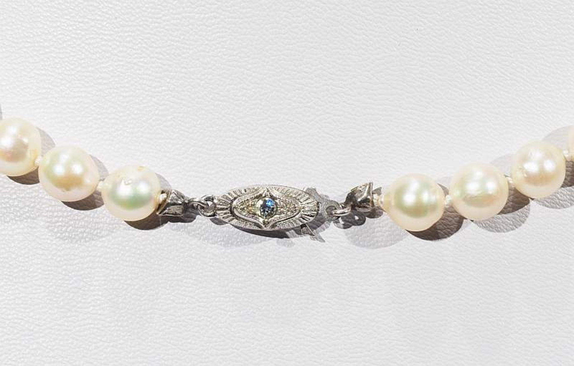 Akoya Zuchtperlenkette, einzeln verknotet. Ø der Perle ca. 6,7 mm, Länge der Kette ca. 46 cm. - Bild 4 aus 6