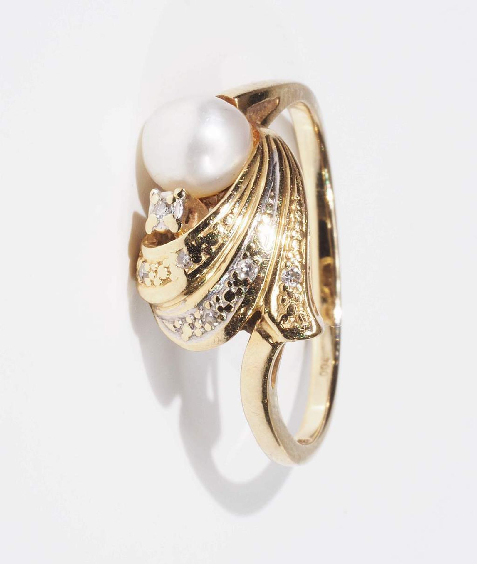 Damenring mit Diamanten und weißer Perle. 585er Gelbgold, mit kleinen Diamanten von 0,04 ct. (in - Bild 2 aus 6