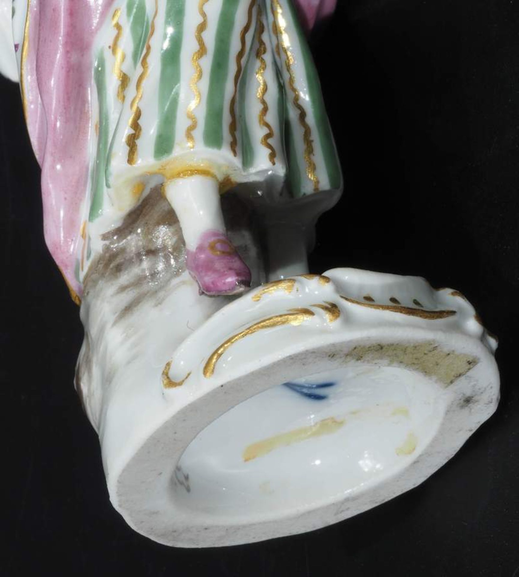 Gärtnerkind mit Blumenkorb. MEISSEN um 1900, 1. Wahl. Modell Johann Joachim Kaendler, - Bild 7 aus 9