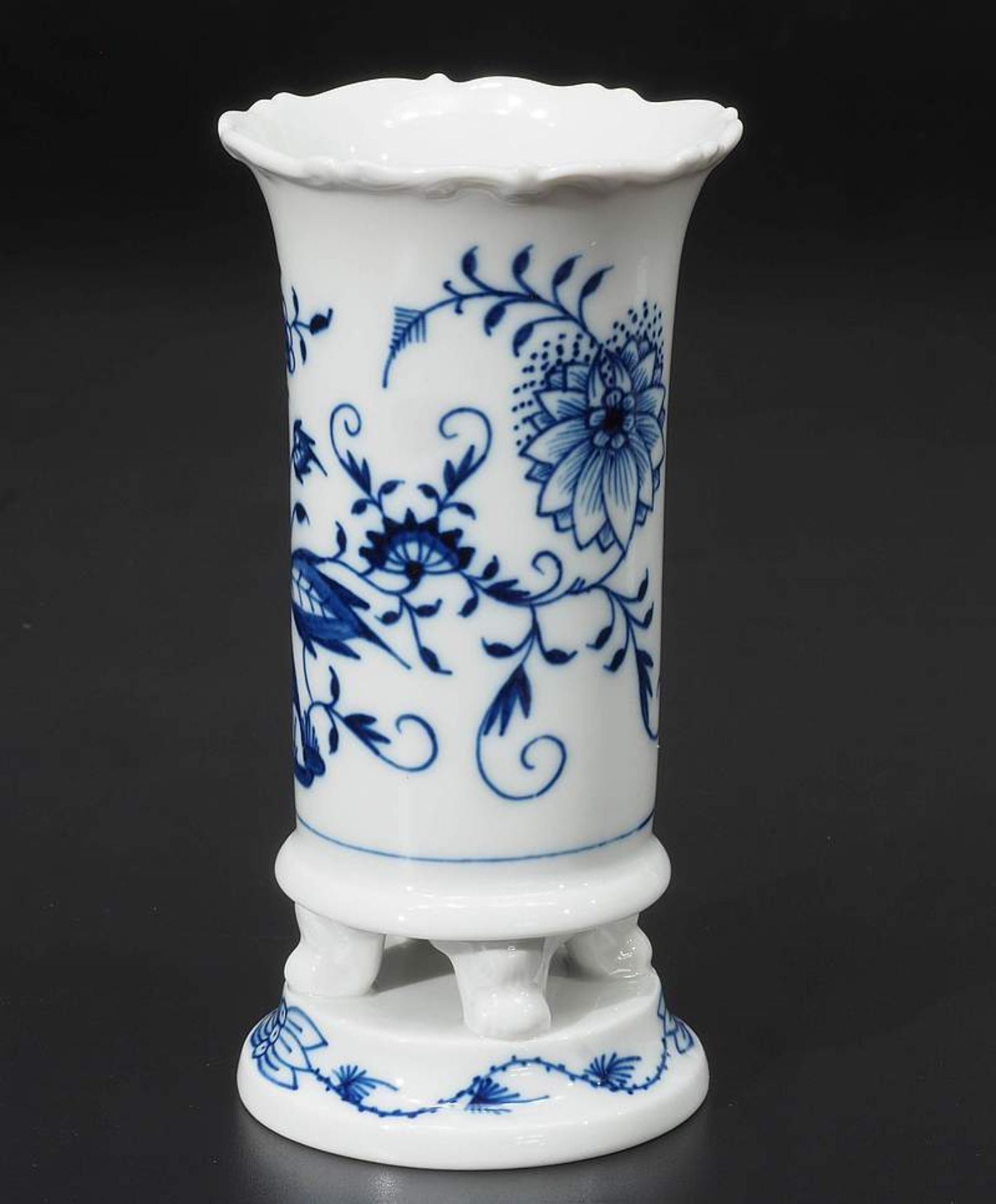 Biedermeier-Vase. Paar Tischglocken. MEISSEN nach 1954. Unterglasurblauer Dekor "Zwiebelmuster". - Bild 4 aus 6