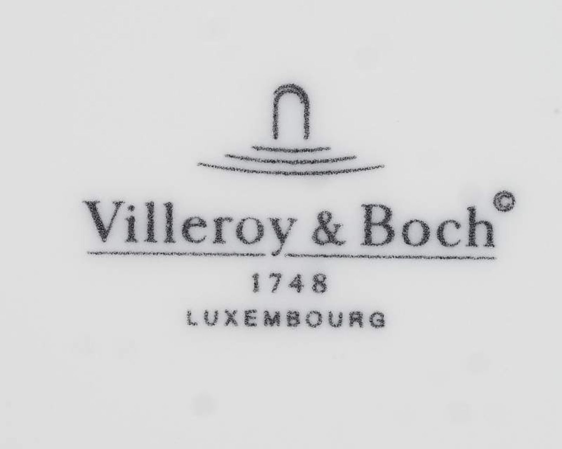 Platzteller/Flache Teller, 12er Satz. VILLERROY & BOCH, 20. Jahrhundert. Weißporzellan, die Fahne - Bild 5 aus 5