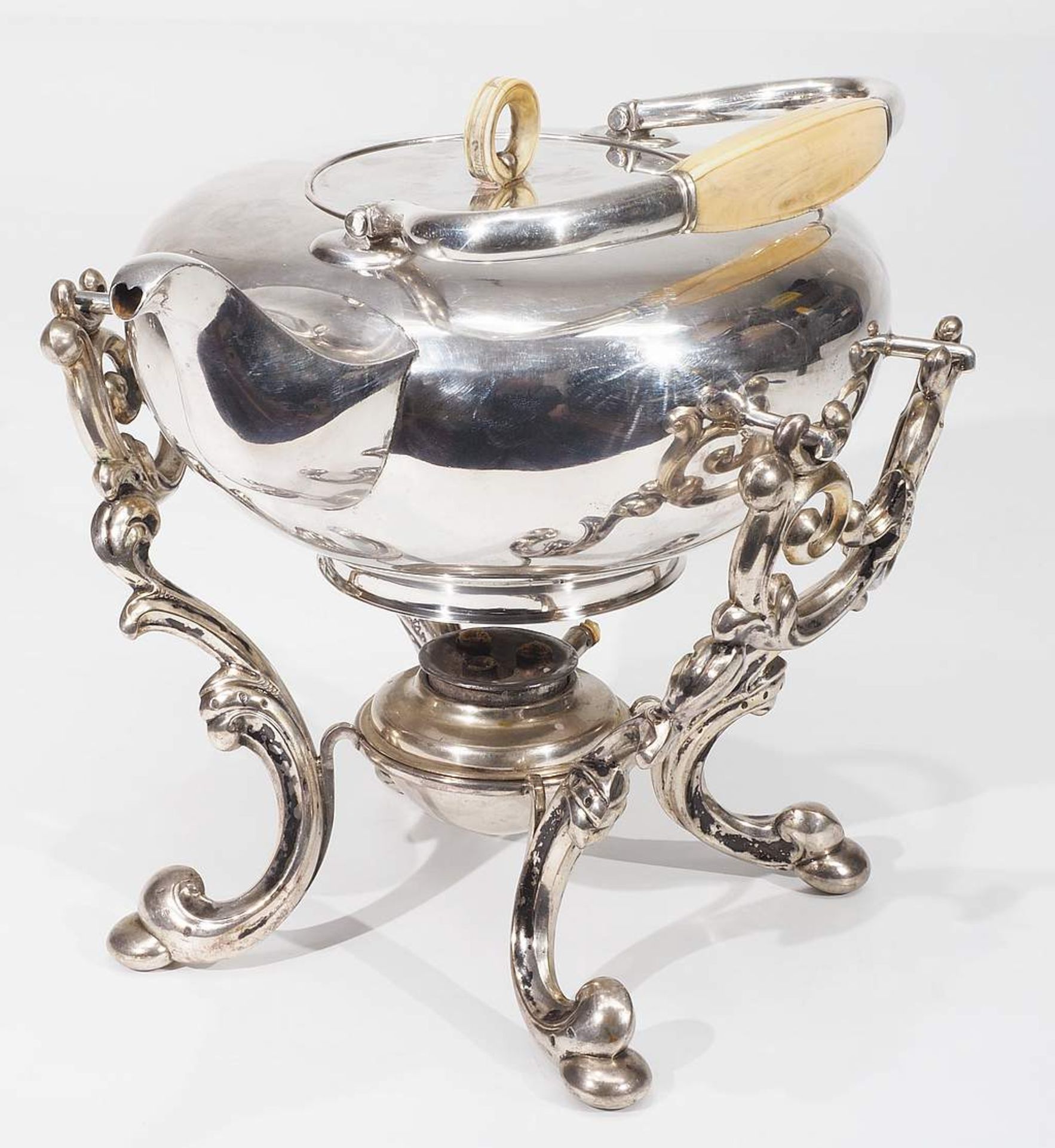 Teekessel auf Rechaud, 12 Lot Silber, um 1800 - etwa 1857, ( = 750er Silber ). Hofjuwelier Haller & - Bild 3 aus 7
