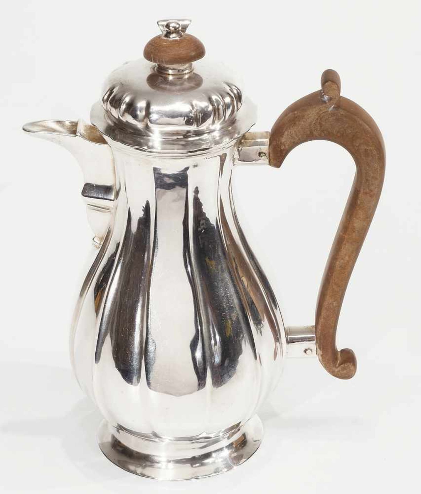 Milch- oder Heißwasserkännchen. Augsburg, 1736 - 37. Meister Johann Wagenknecht, geboren 1677, - Bild 2 aus 7