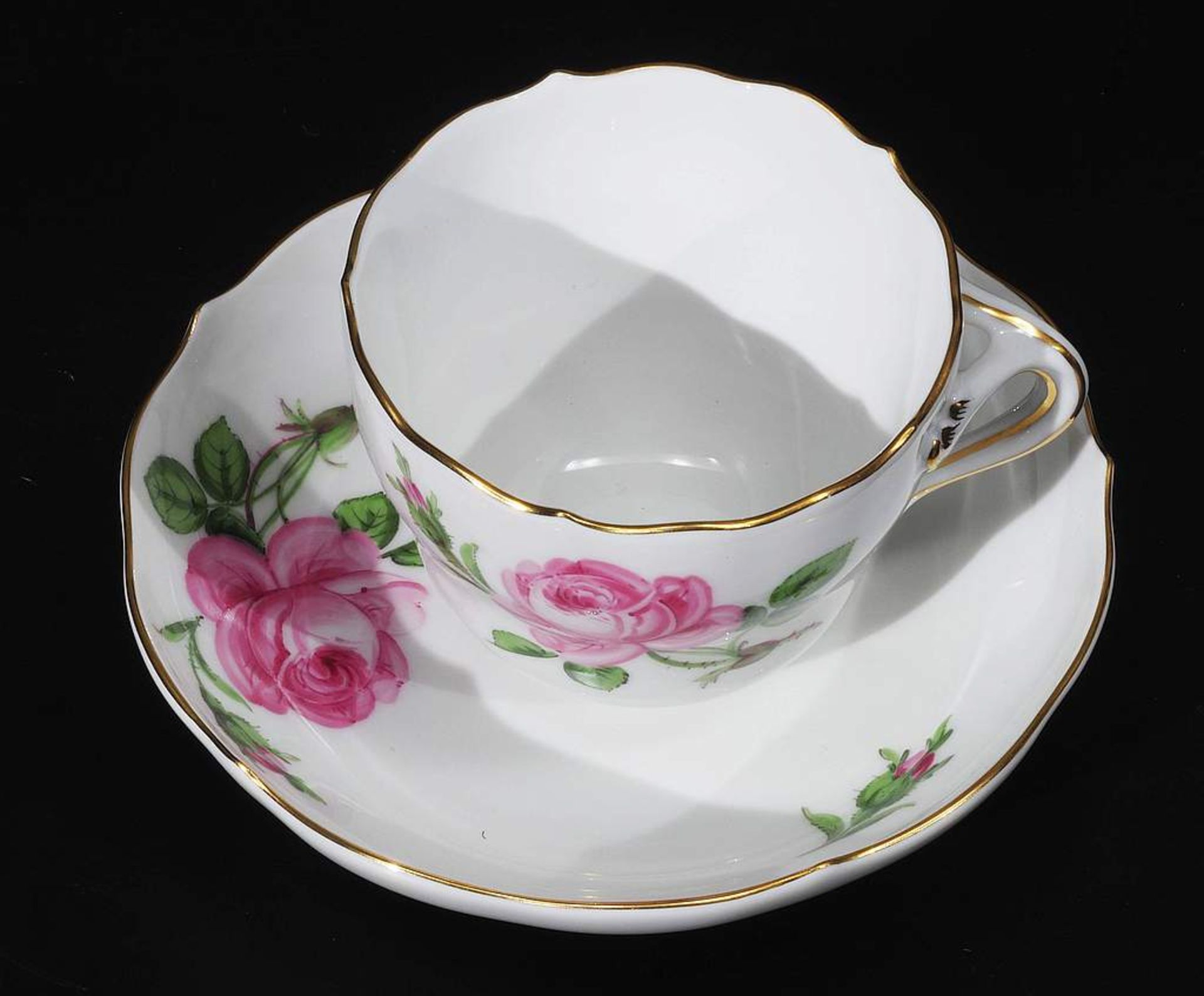 Paar Moccatassen. Untertassen. MEISSEN nach 1934. 1. Wahl. Farbige Bemalung Dekor "Rote Rose", gold - Bild 3 aus 5