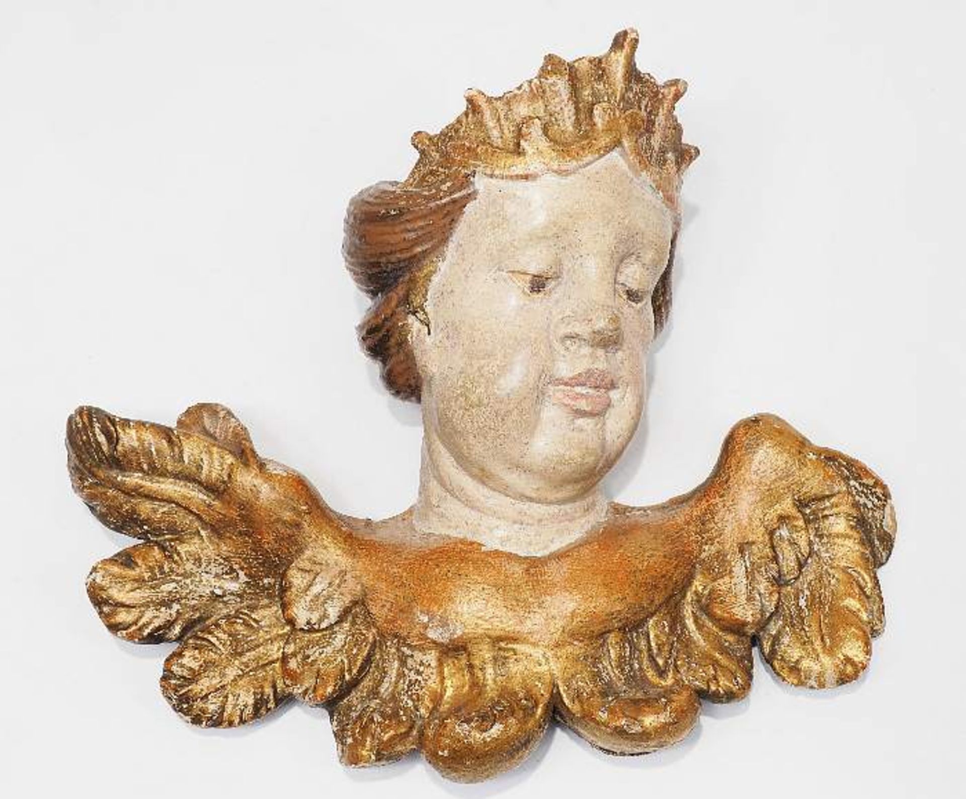 Geflügelter Engelkopf mit Diadem, Süddeutschland 18. Jahrhundert. Holz, geschnitzt, Silber und gol