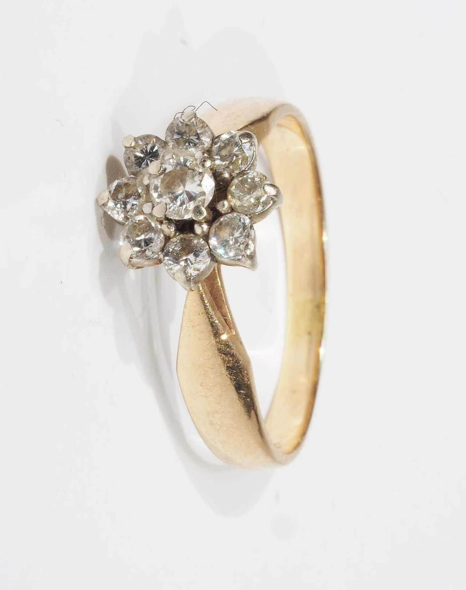 Ring mit Brillantrosette. 585er Gelbgold. Brillantbesatz von ca. 0,40 ct. J-K/i-p1, Ringgröße 55, - Image 2 of 5