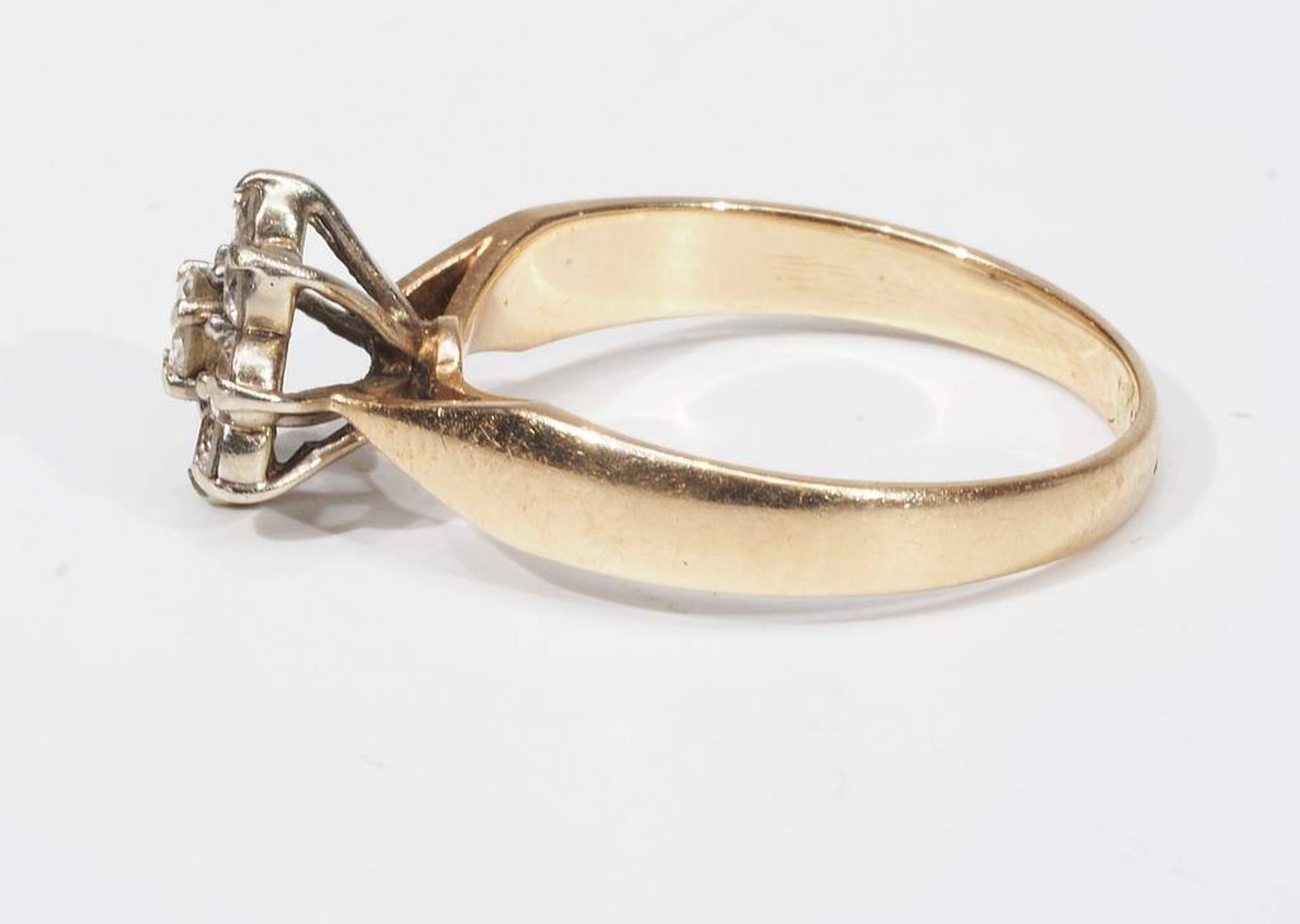 Ring mit Brillantrosette. 585er Gelbgold. Brillantbesatz von ca. 0,40 ct. J-K/i-p1, Ringgröße 55, - Image 4 of 5
