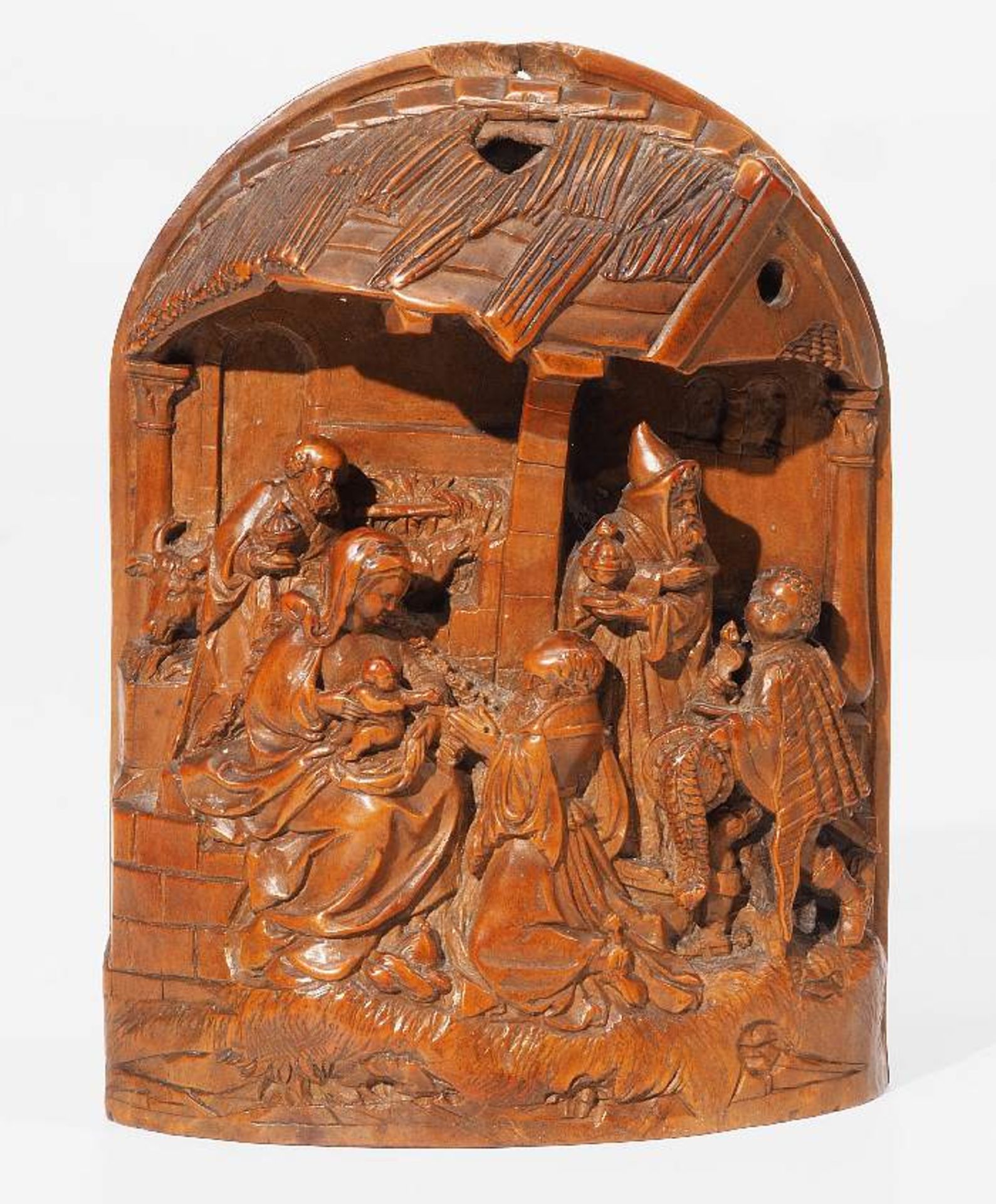 Heilige Familie und Heilige Drei Könige. Holz, im Relief gearbeitet. Biblische Szene im