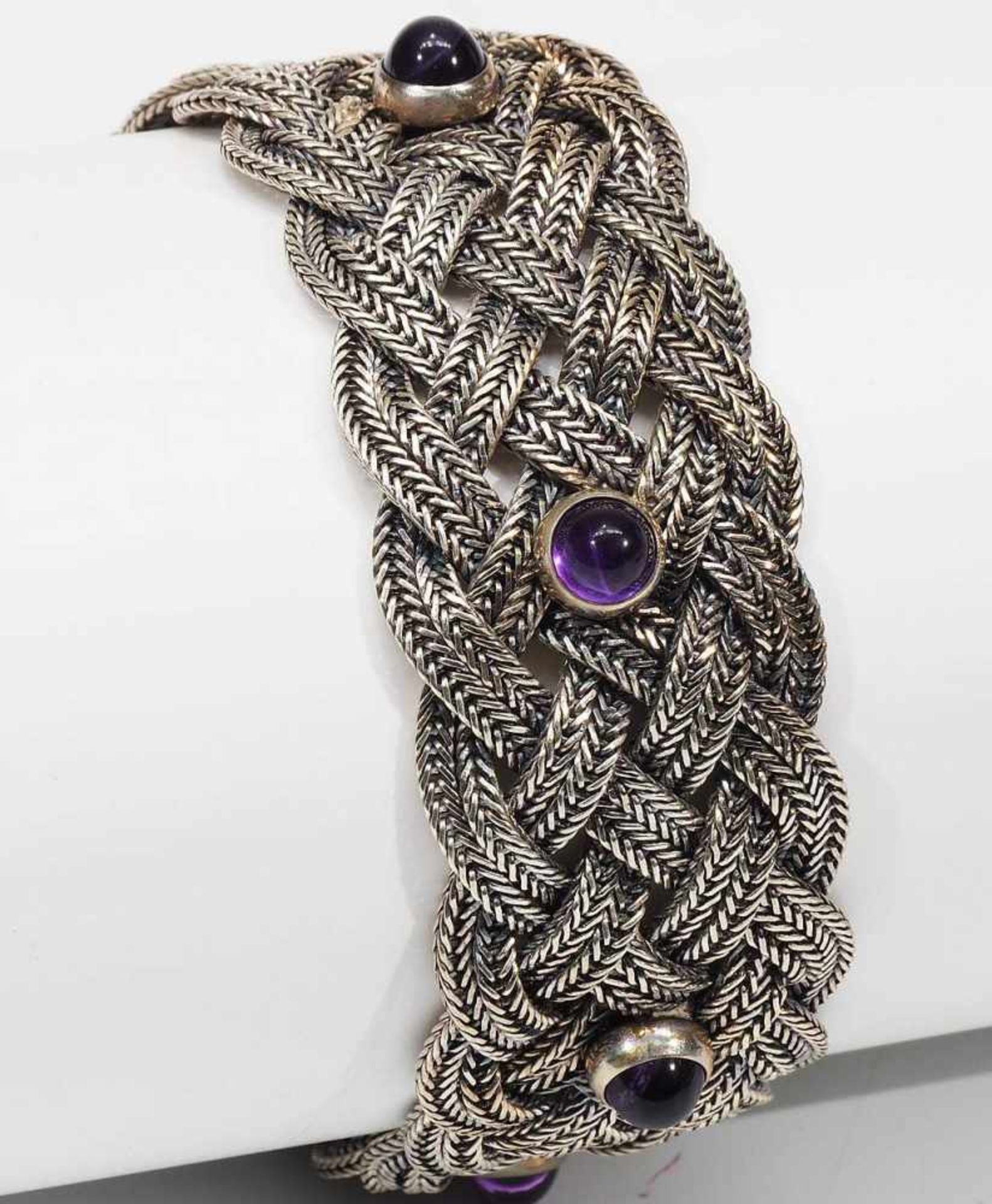 Collier, Armband, Kette. 835er Silber, in Flechtoptik mit Amethyst-Cabochon. Länge Kette 41 cm. - Image 5 of 6