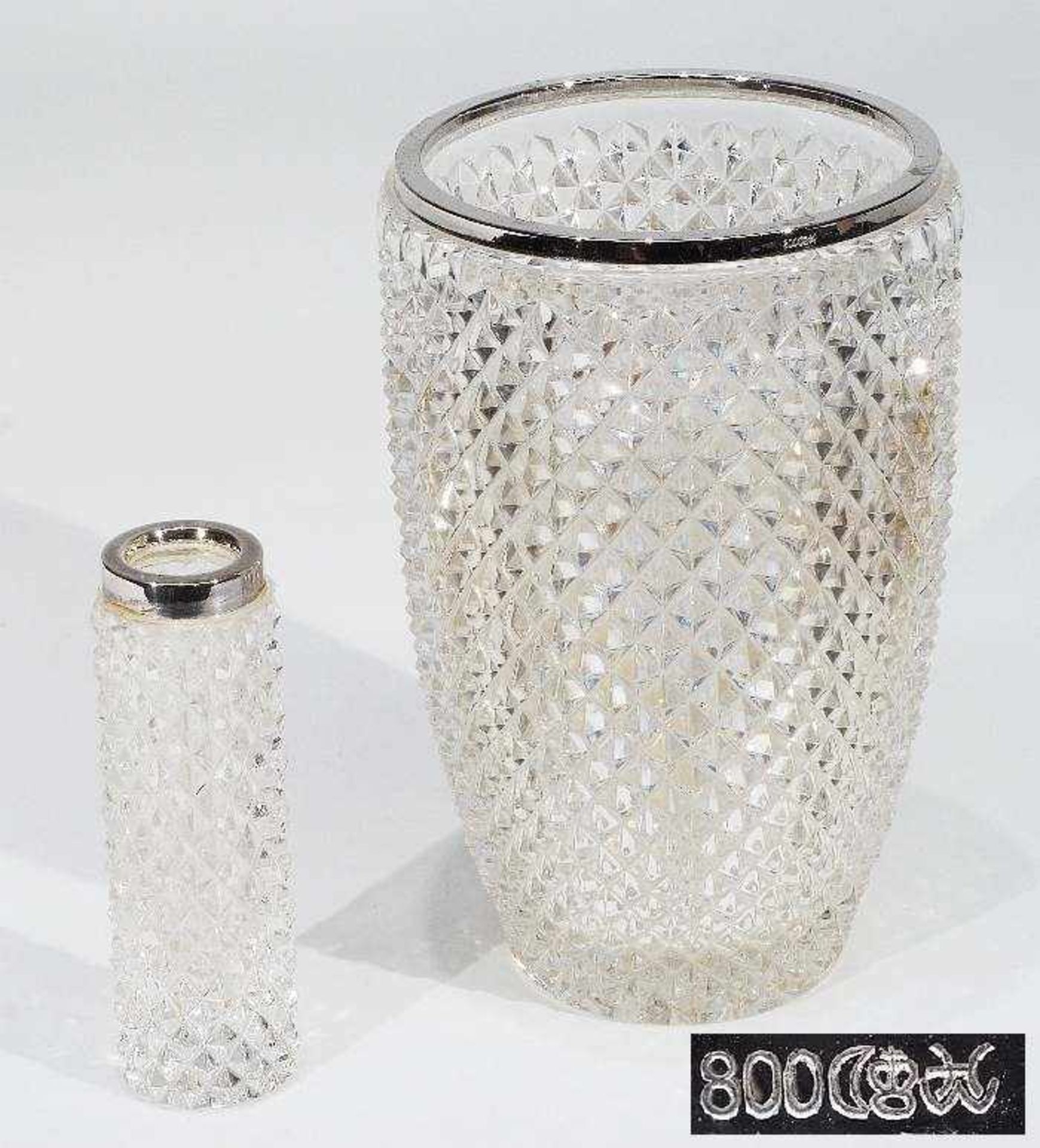Zwei Vasen, Rand mit 800/925er Silbermontierung. Zwei verschiedene Formen, dickwandiges Klarglas im