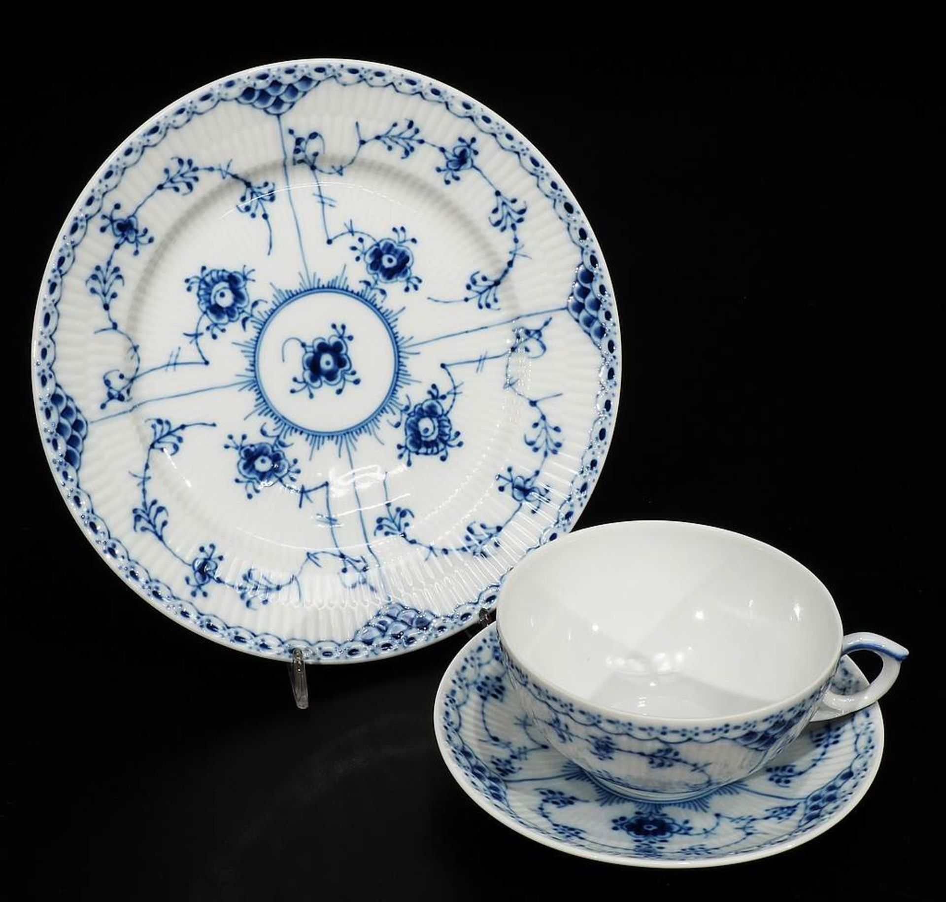 Kaffee-, Tee- und Speiseservice, ROYAL COPENHAGEN, Dekor "Musselmalet Halbspitze". Blau-weiß - Bild 7 aus 9