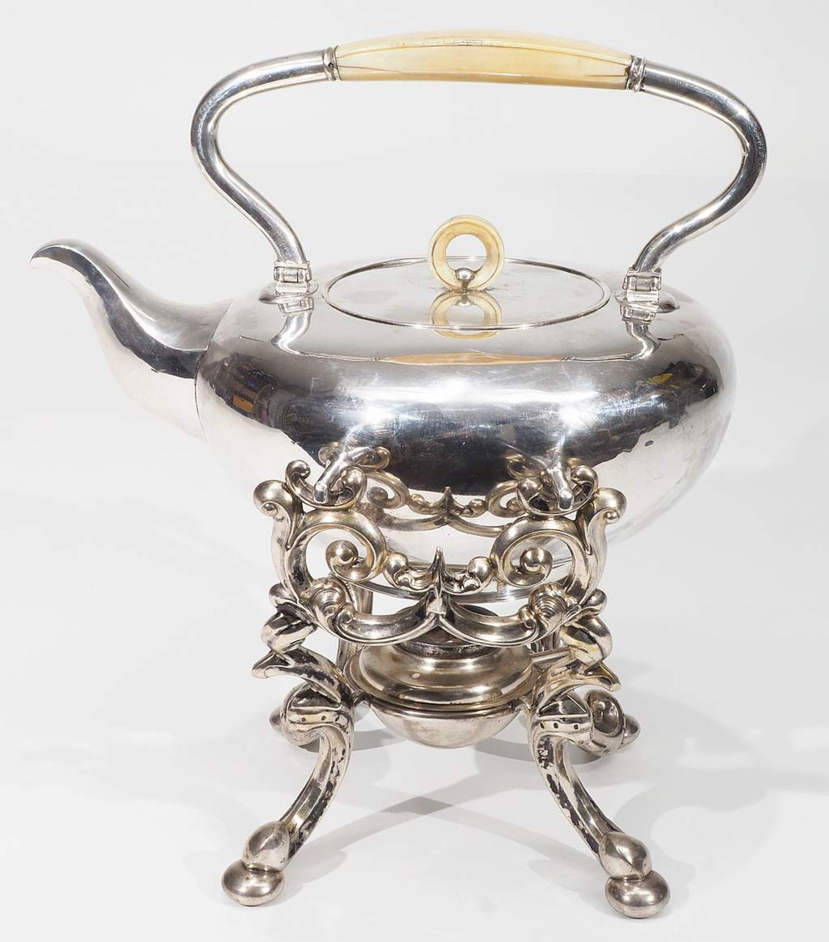 Teekessel auf Rechaud, 12 Lot Silber, um 1800 - etwa 1857, ( = 750er Silber ). Hofjuwelier Haller & - Bild 2 aus 7